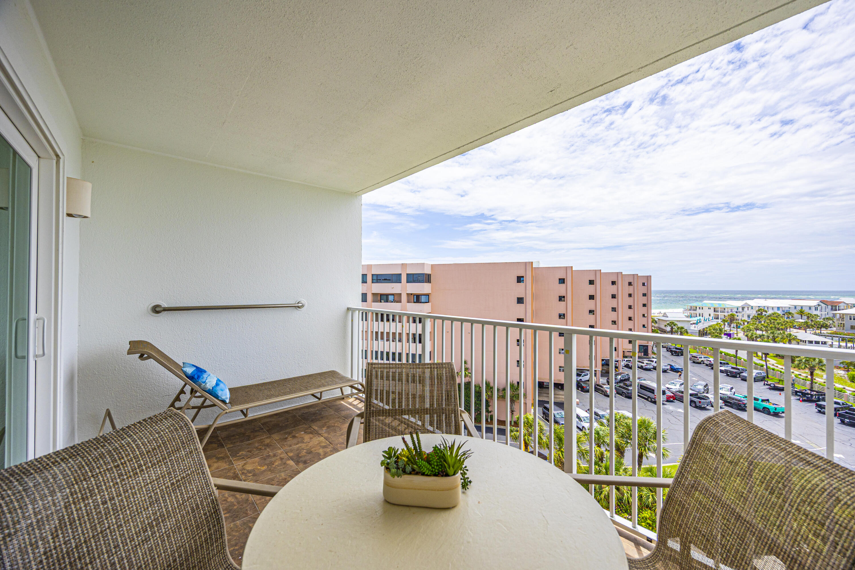 ISLANDER CONDO PH 2 - Residential