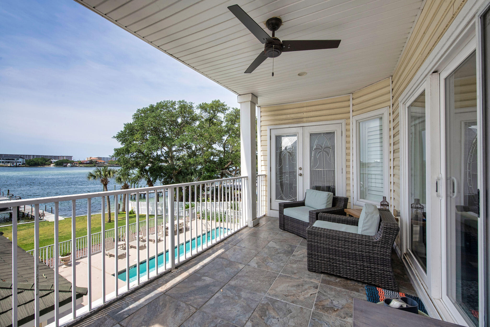 THE SOUND CONDOMINIUM - Residential