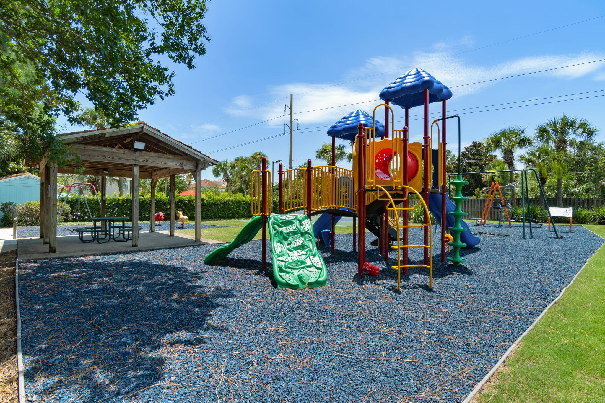 Emerald Lakes - Residential