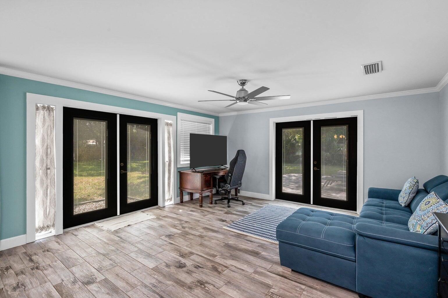 ELLIOTTS POINT 4TH ADDN - Residential