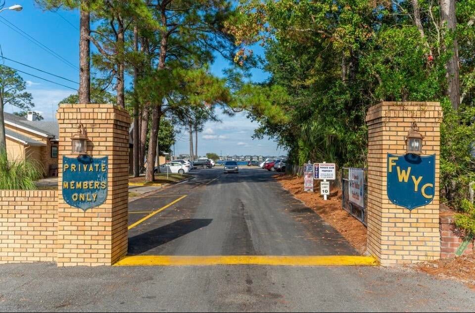ELLIOTTS POINT 4TH ADDN - Residential