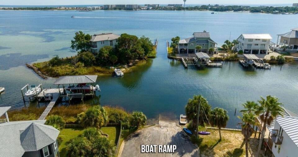 ELLIOTTS POINT 4TH ADDN - Residential