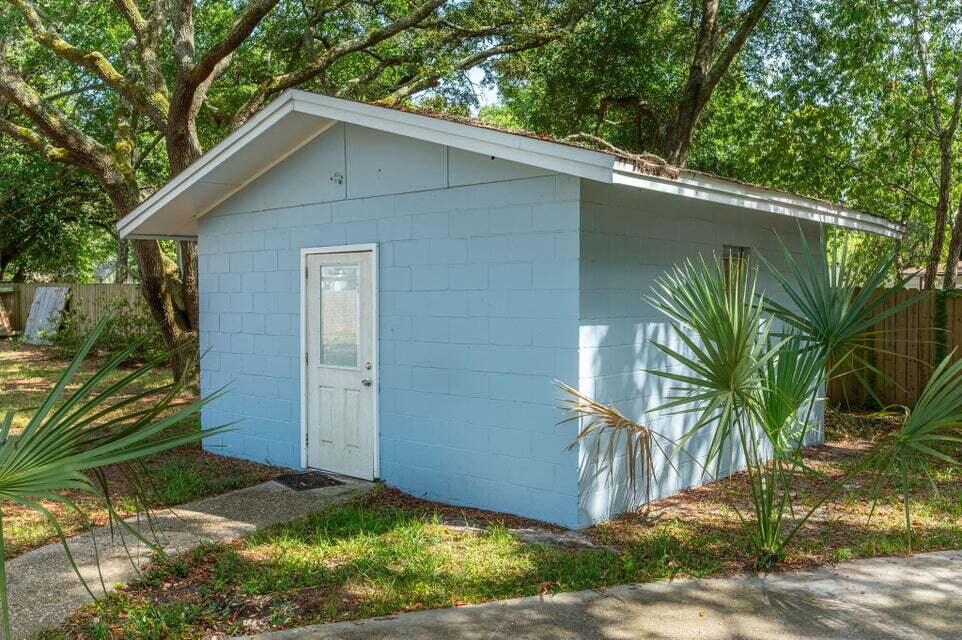 ELLIOTTS POINT 4TH ADDN - Residential