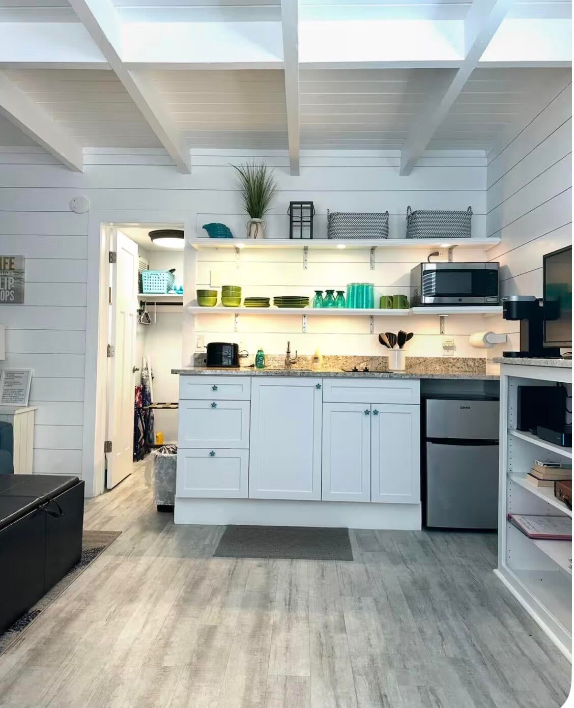 TROPICAL ISLE CONDO - Residential Lease