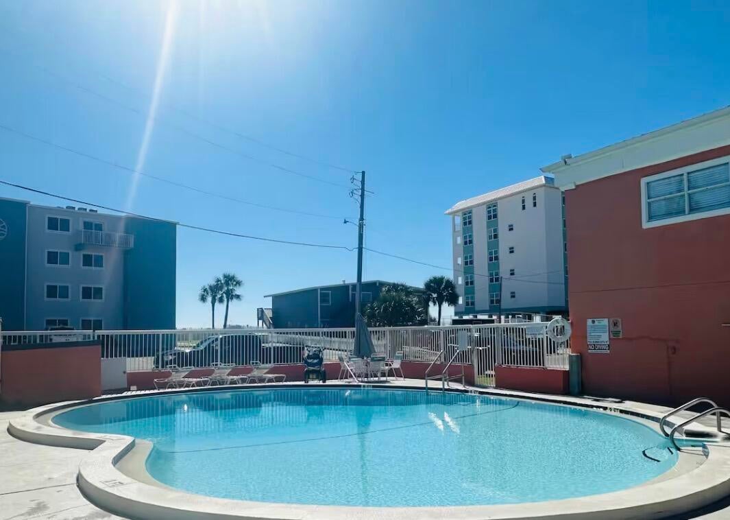 Looking for a short term rental? Enjoy ISLAND LIFE on Okaloosa Island mid NOV-FEB 2027
AVAILABLE FOR 4 MONTHS... 
Steps to the beach, beach access directly in front of the complex
FURNISHED Studio with Queen bed, full size fridge, two eye stove top, and pots and pans! No pets allowed. No parties and quiet hours are 11pm-7am.
Owner pays internet, cable, water, electric, trash, and HOA. This unit is on the second floor of a two story building. No elevator and plenty of parking!
Need to provide proof of income and references. Two person max