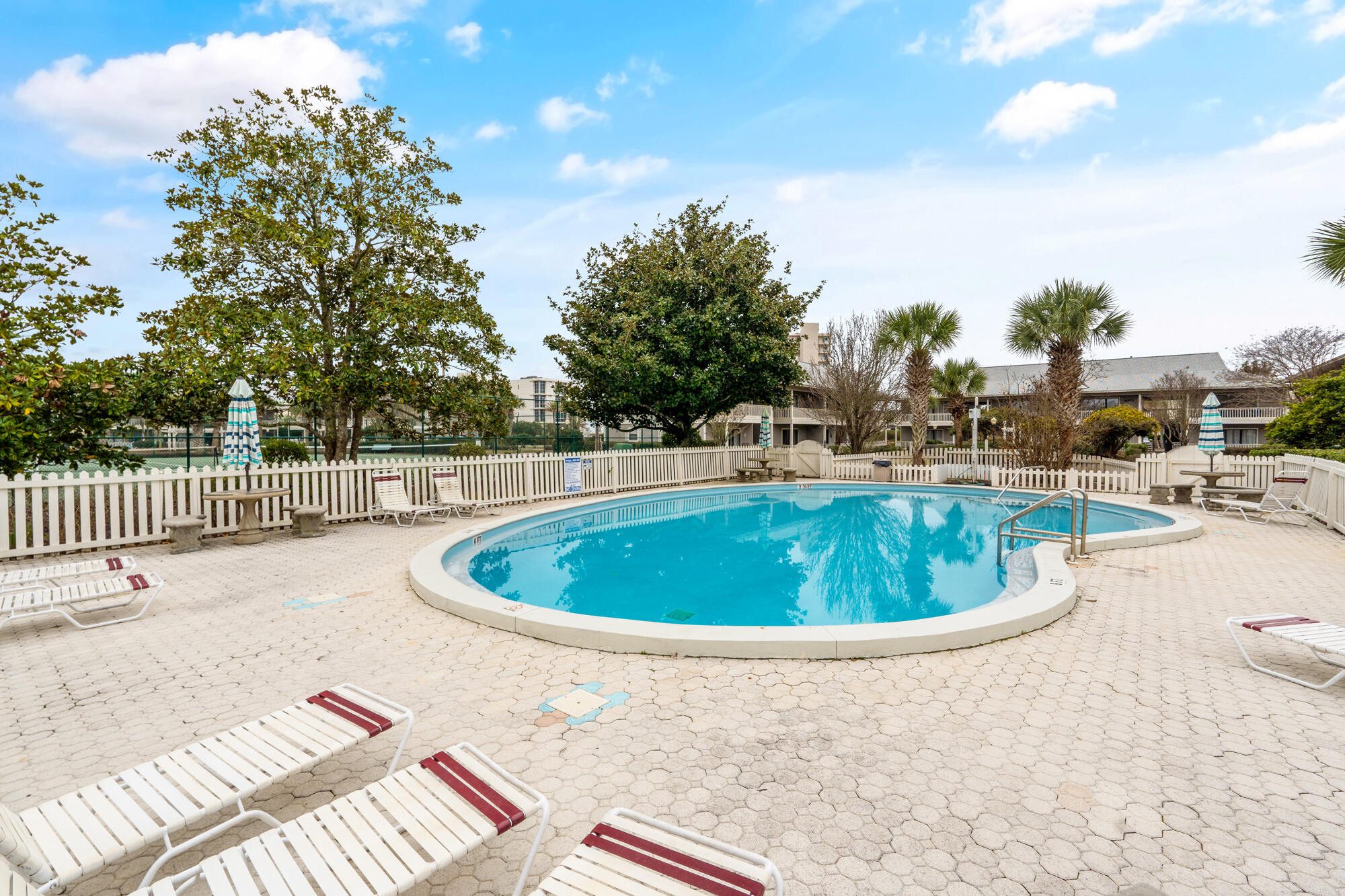 BEACHWOOD VILLAS CONDO - Residential