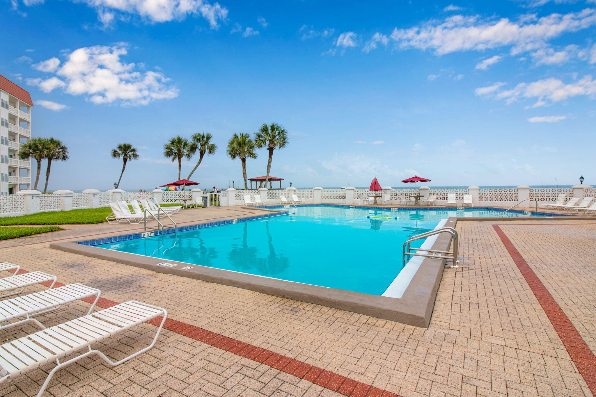 EL MATADOR CONDO - Residential