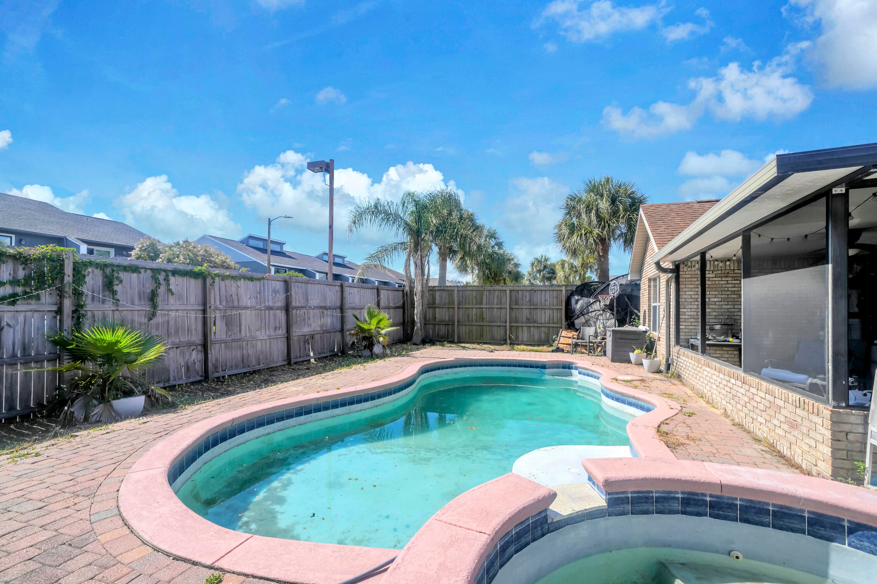 HARBOR BREEZE - Residential