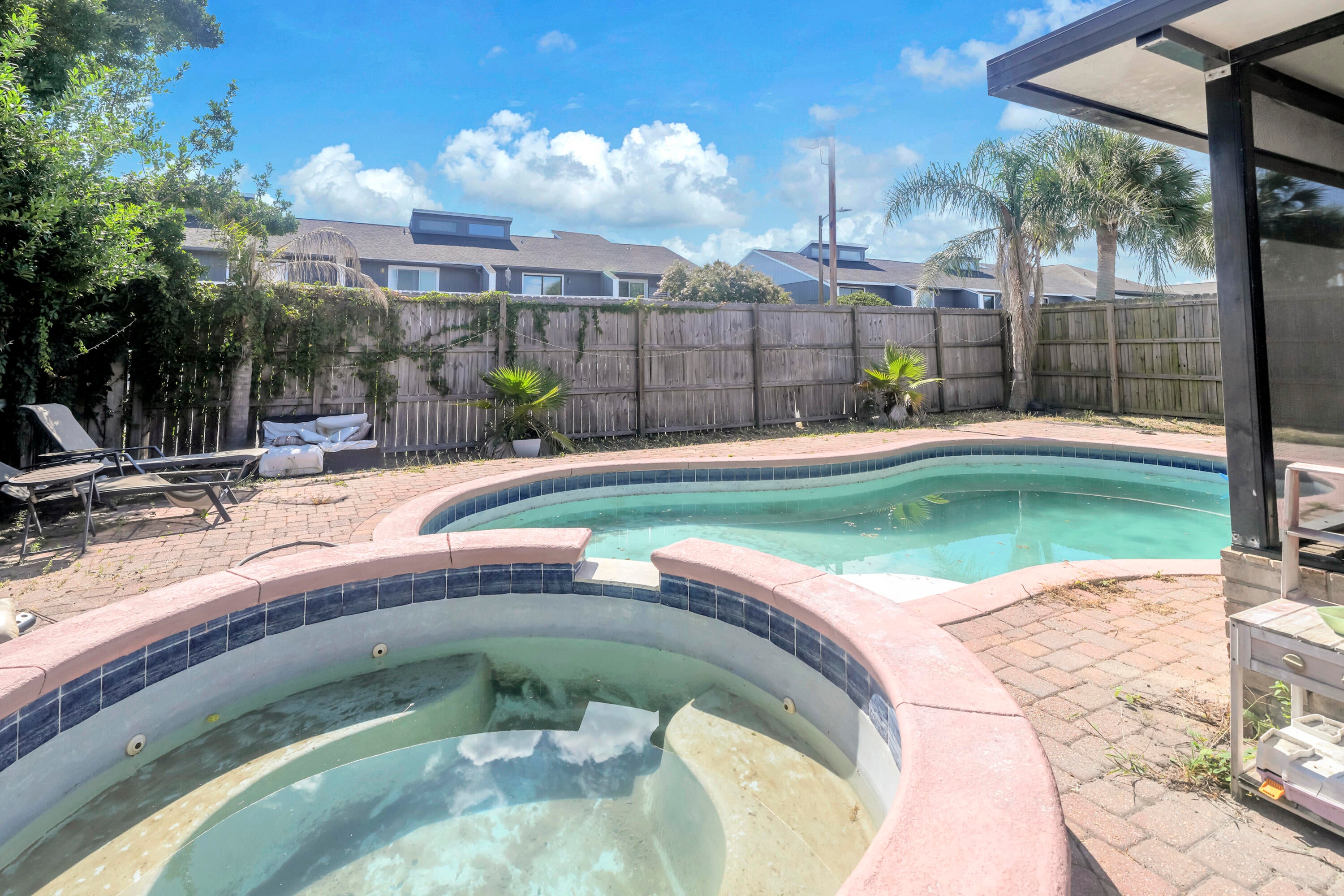 HARBOR BREEZE - Residential