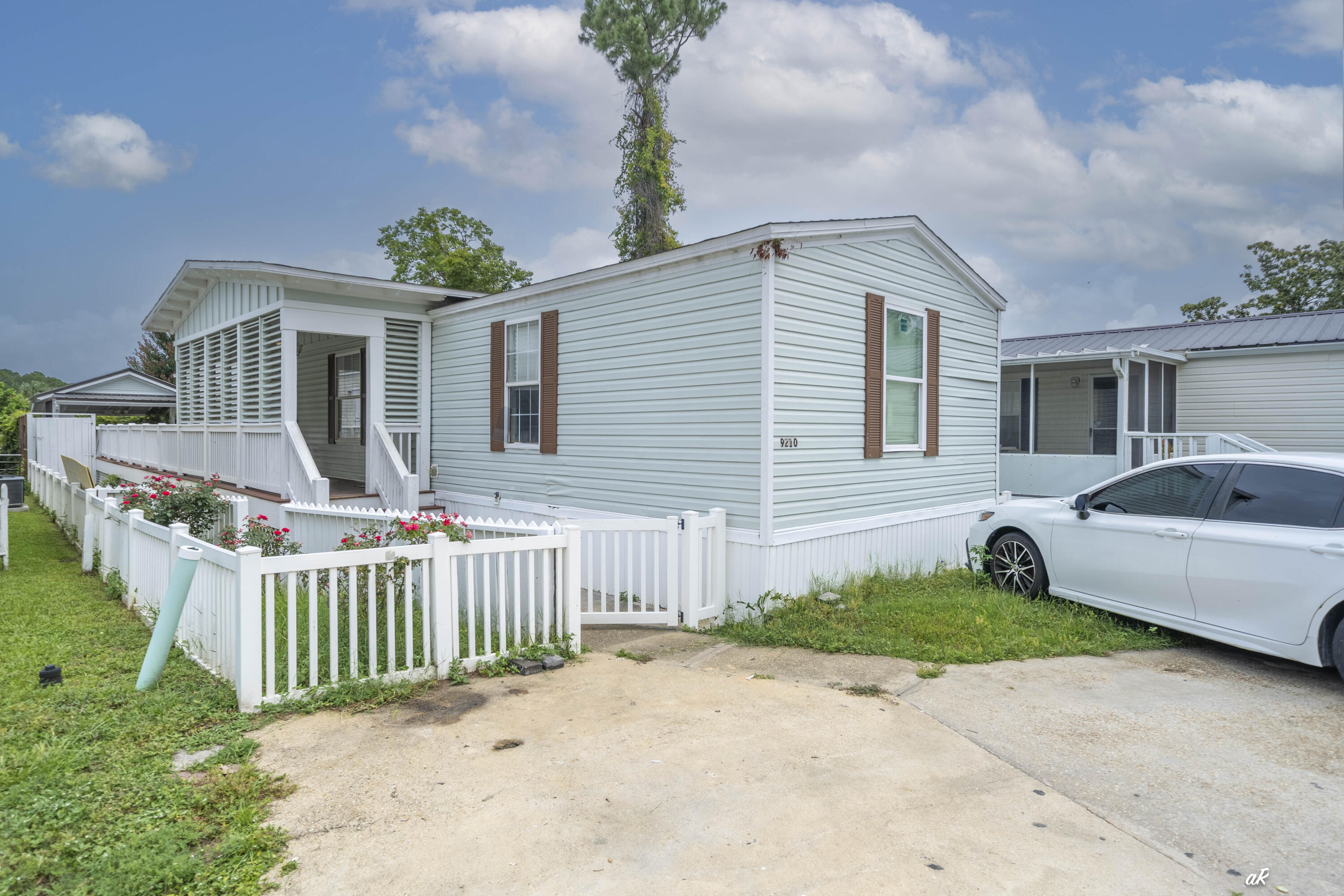 THE PINES - Residential
