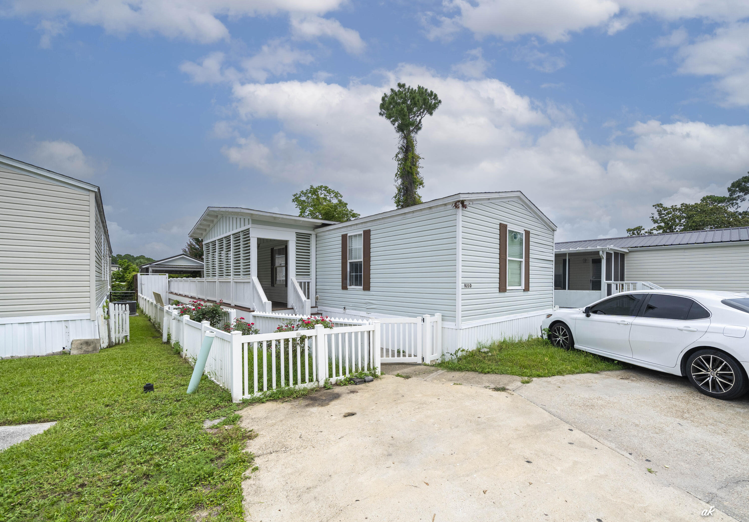 THE PINES - Residential