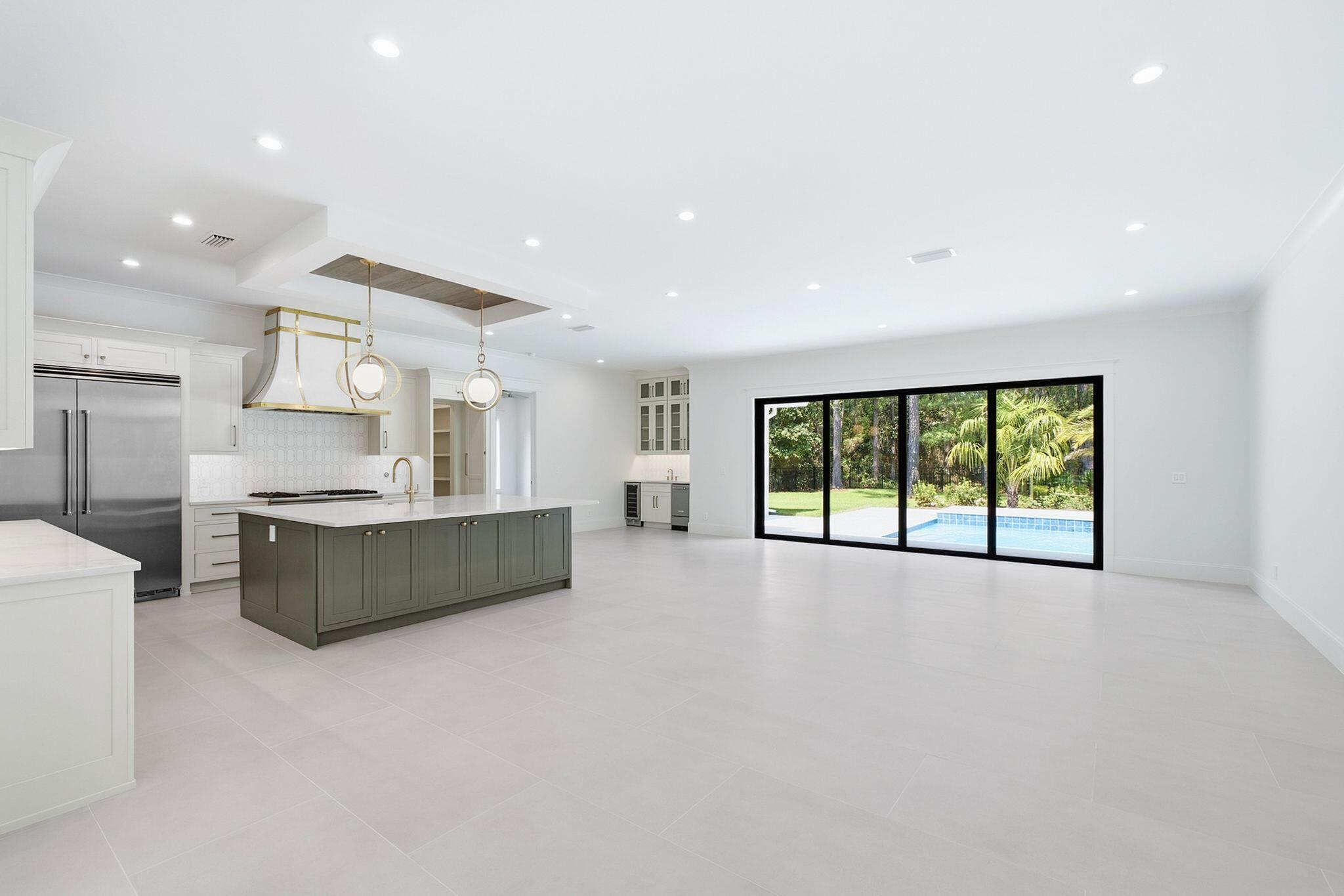 BAYTOWNE AVE EAST - Residential