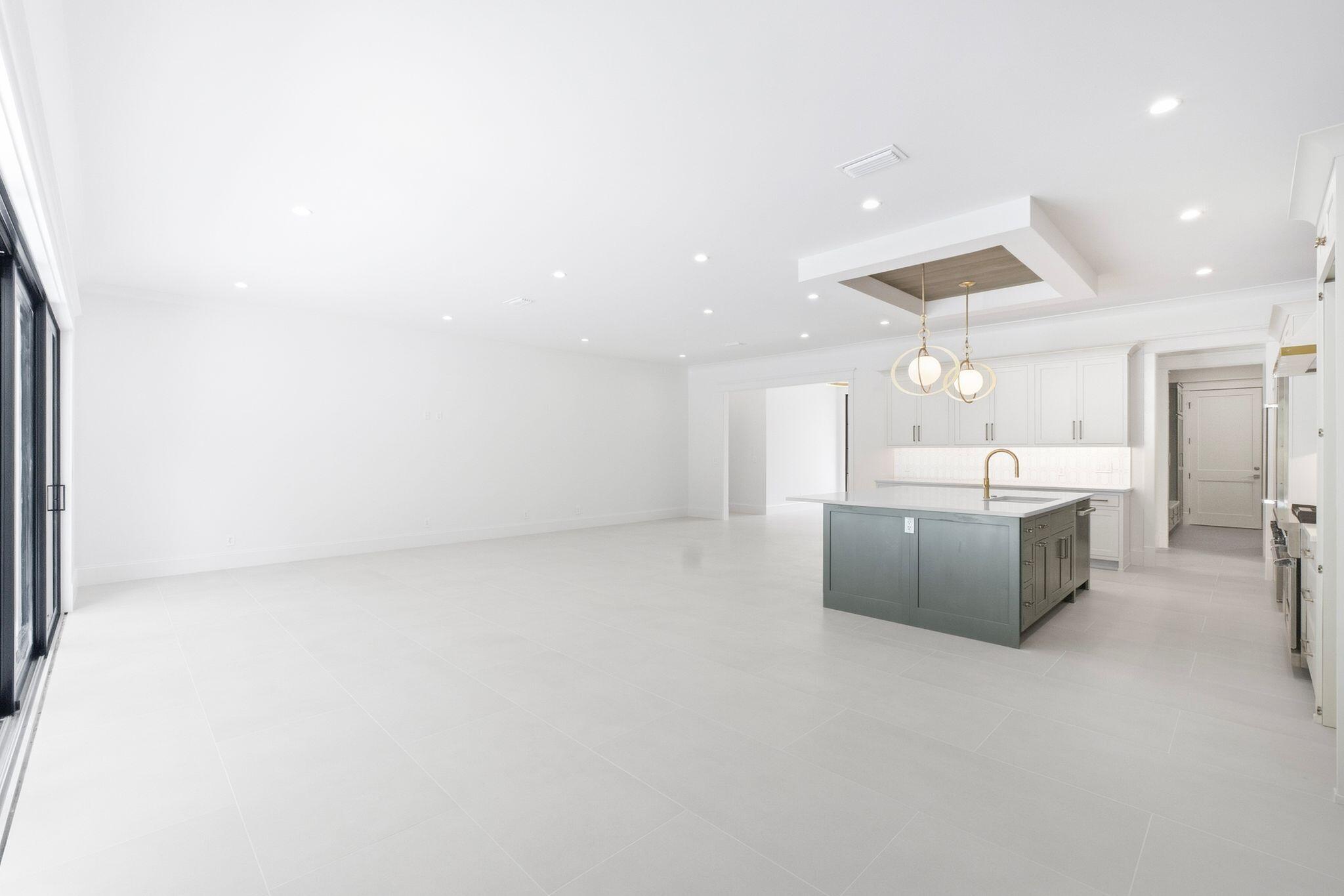 BAYTOWNE AVE EAST - Residential