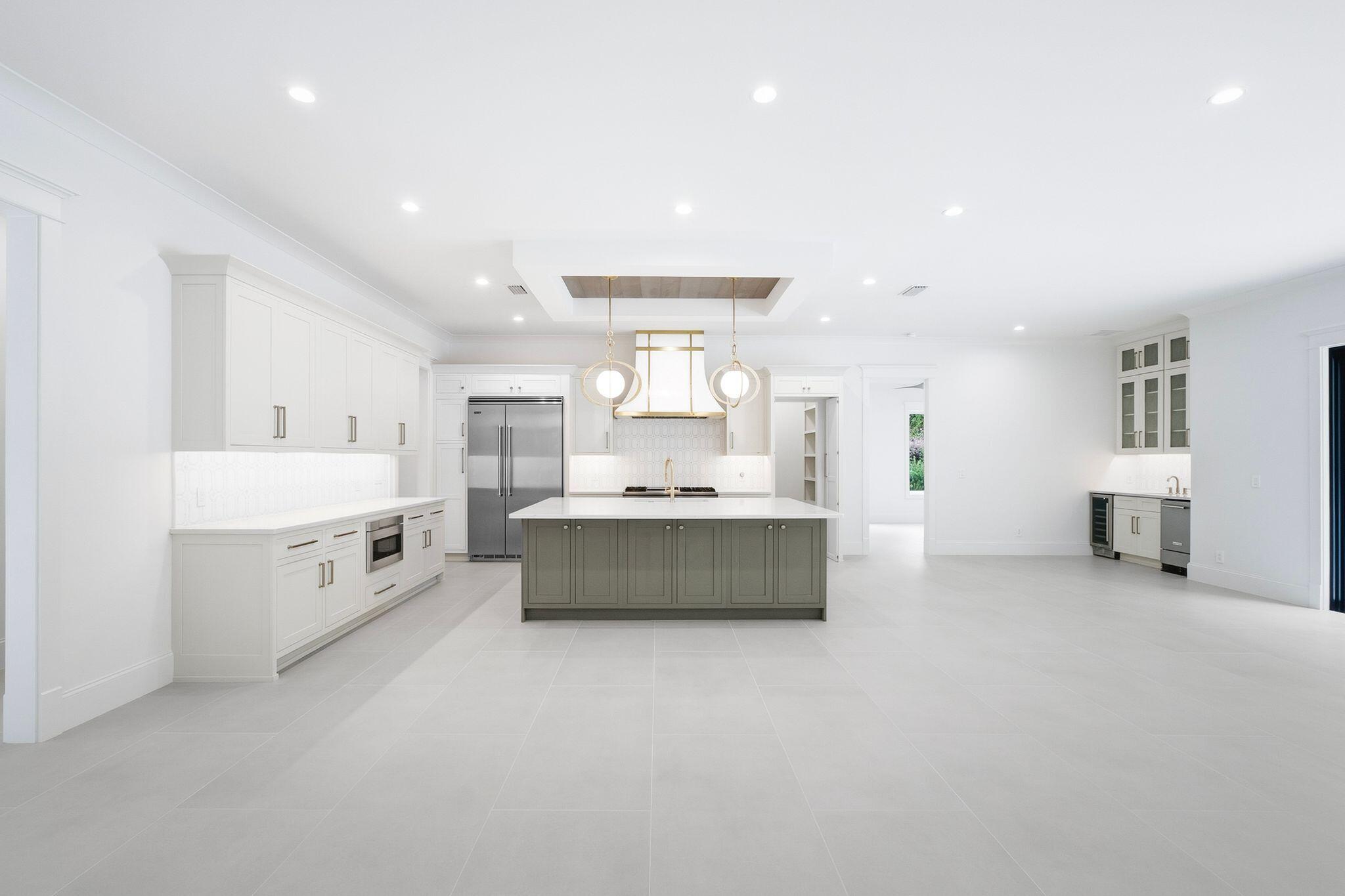 BAYTOWNE AVE EAST - Residential