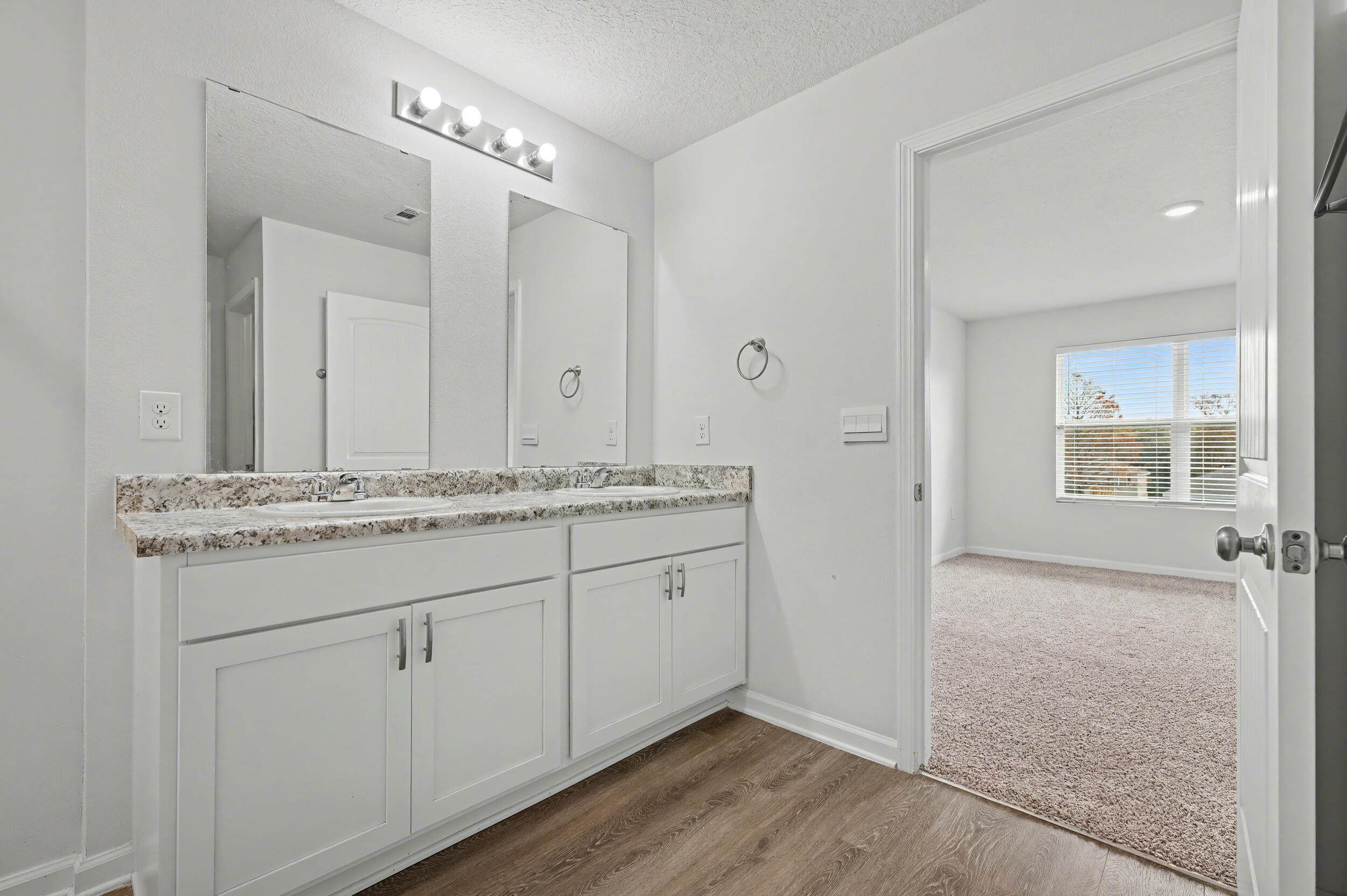 LAKERIDGE EST - Residential