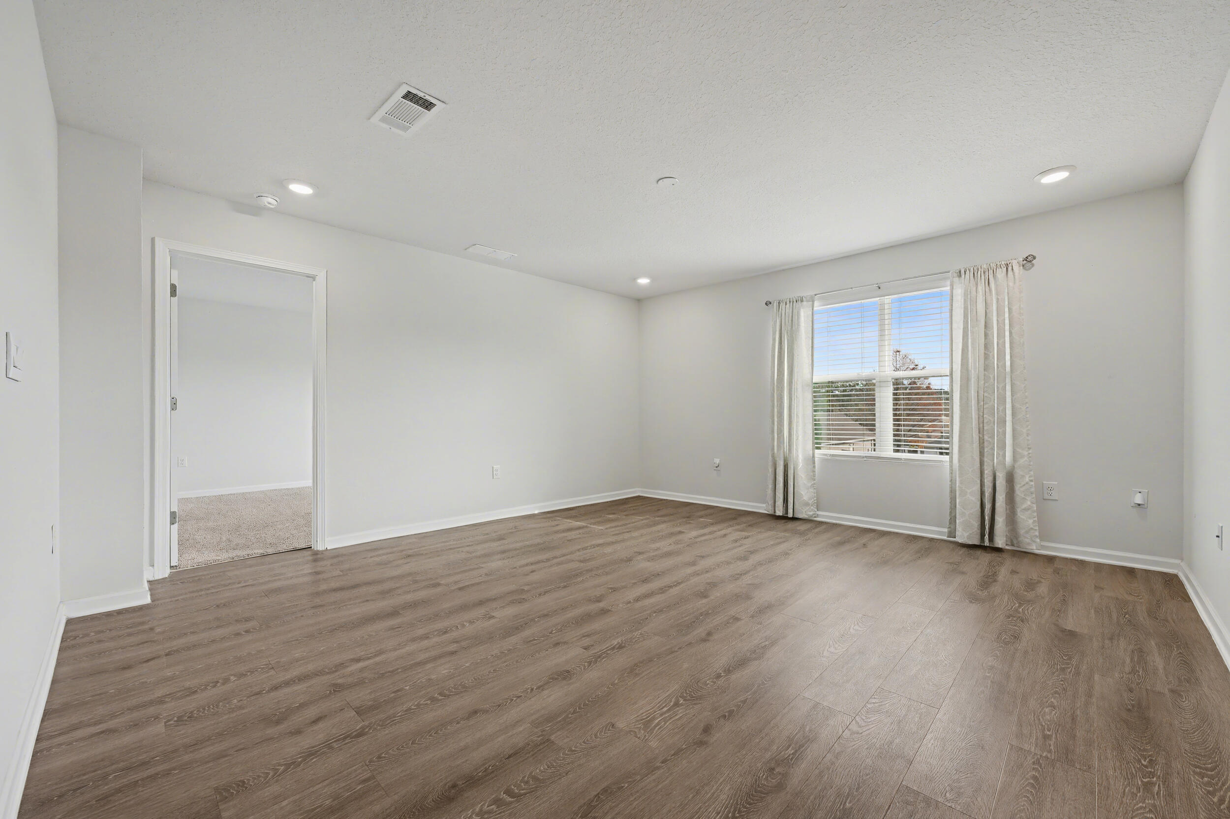 LAKERIDGE EST - Residential