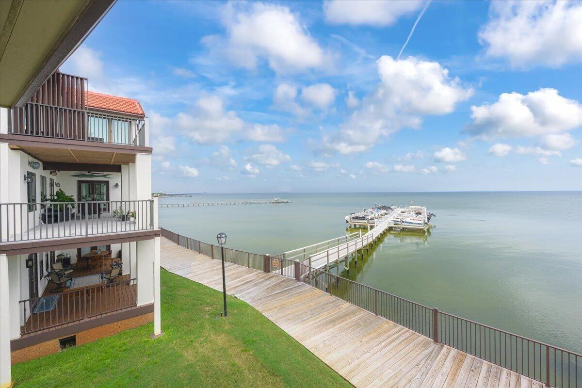 BAYBRIDGE CONDO - Residential