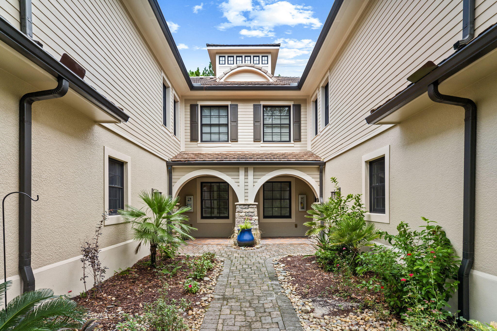 WILD HERON - CLUBSIDE II - Residential