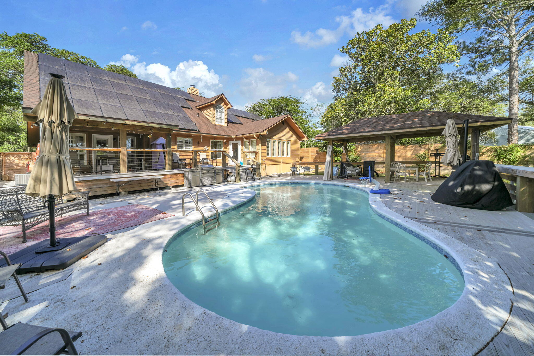 LAKESIDE VILLAGE - Residential
