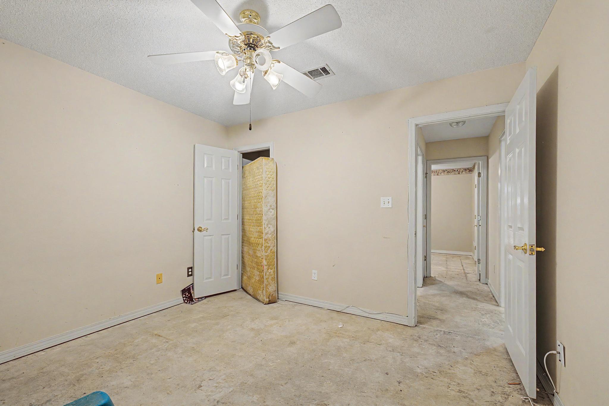 BAREFOOT CREEK - Residential