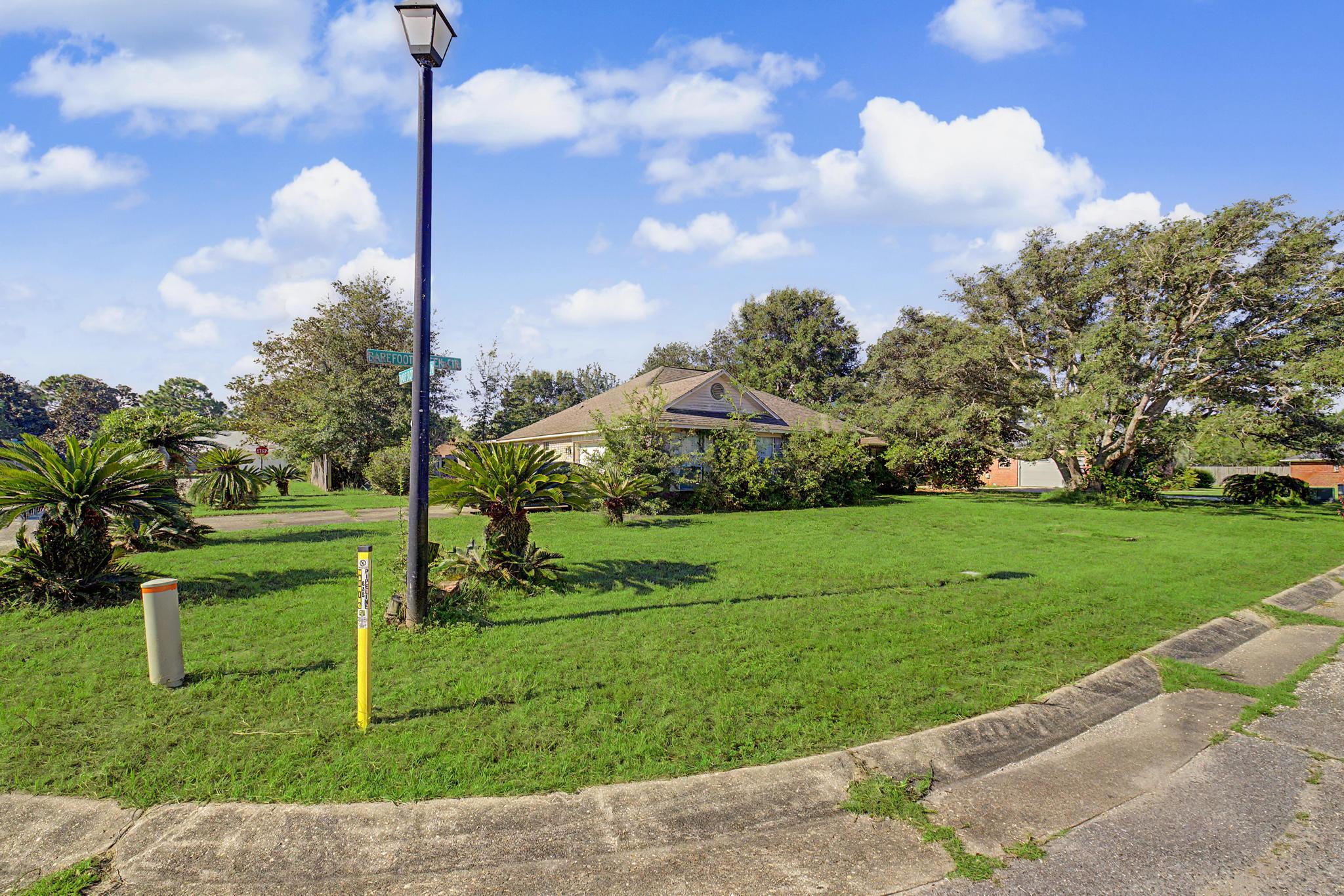 BAREFOOT CREEK - Residential