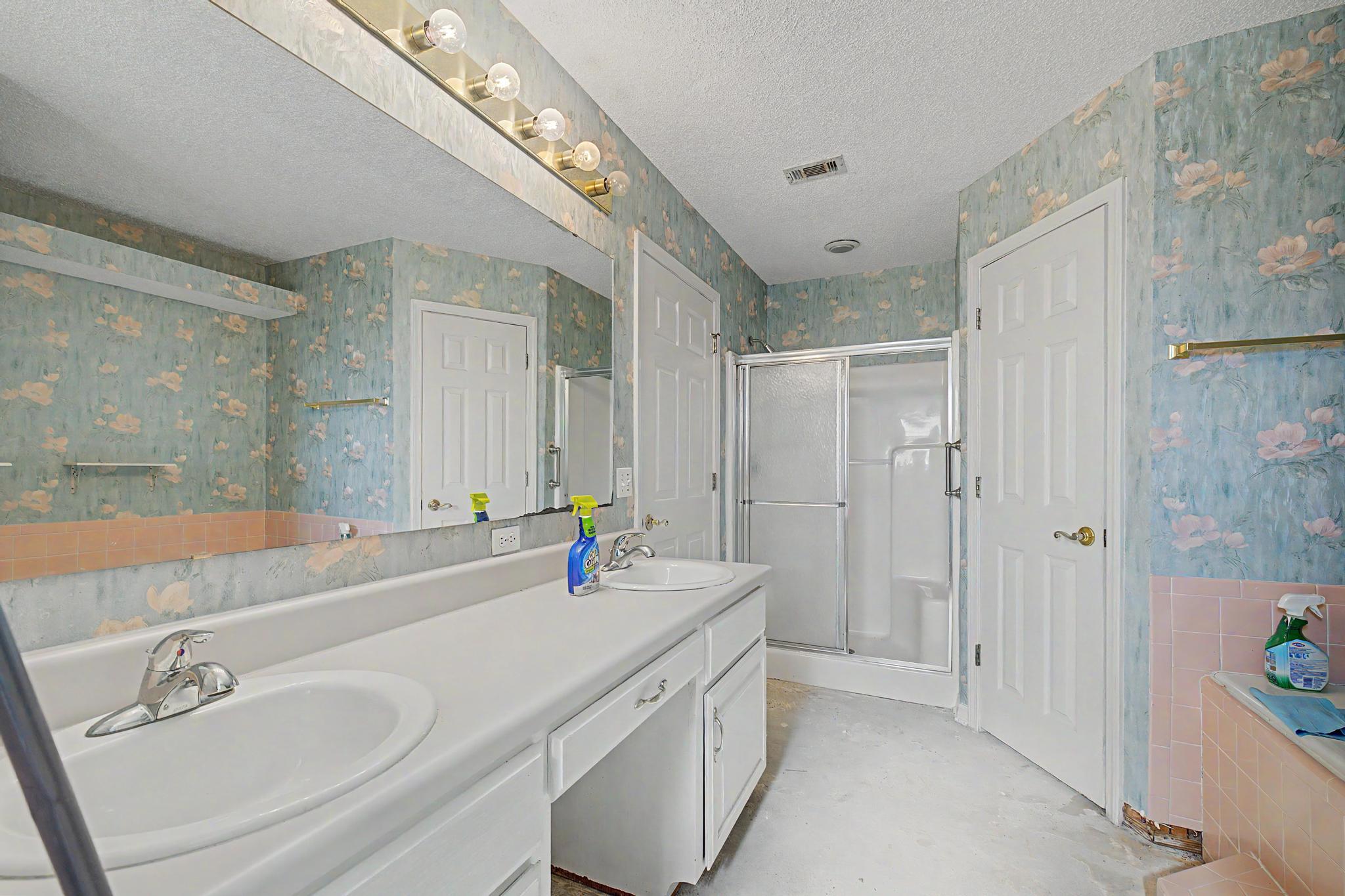 BAREFOOT CREEK - Residential