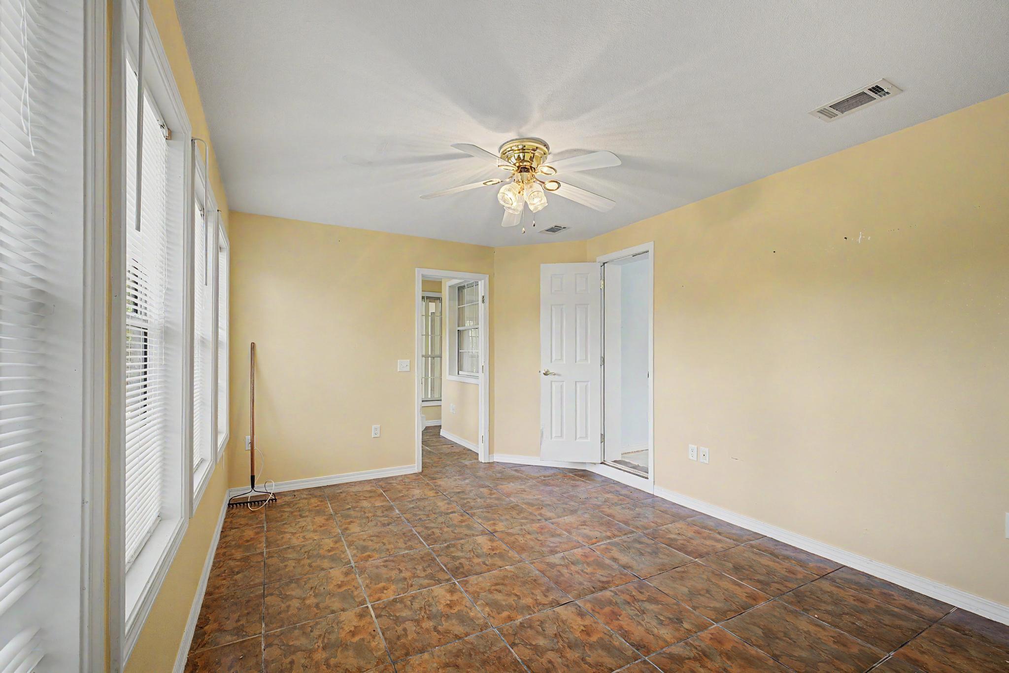 BAREFOOT CREEK - Residential