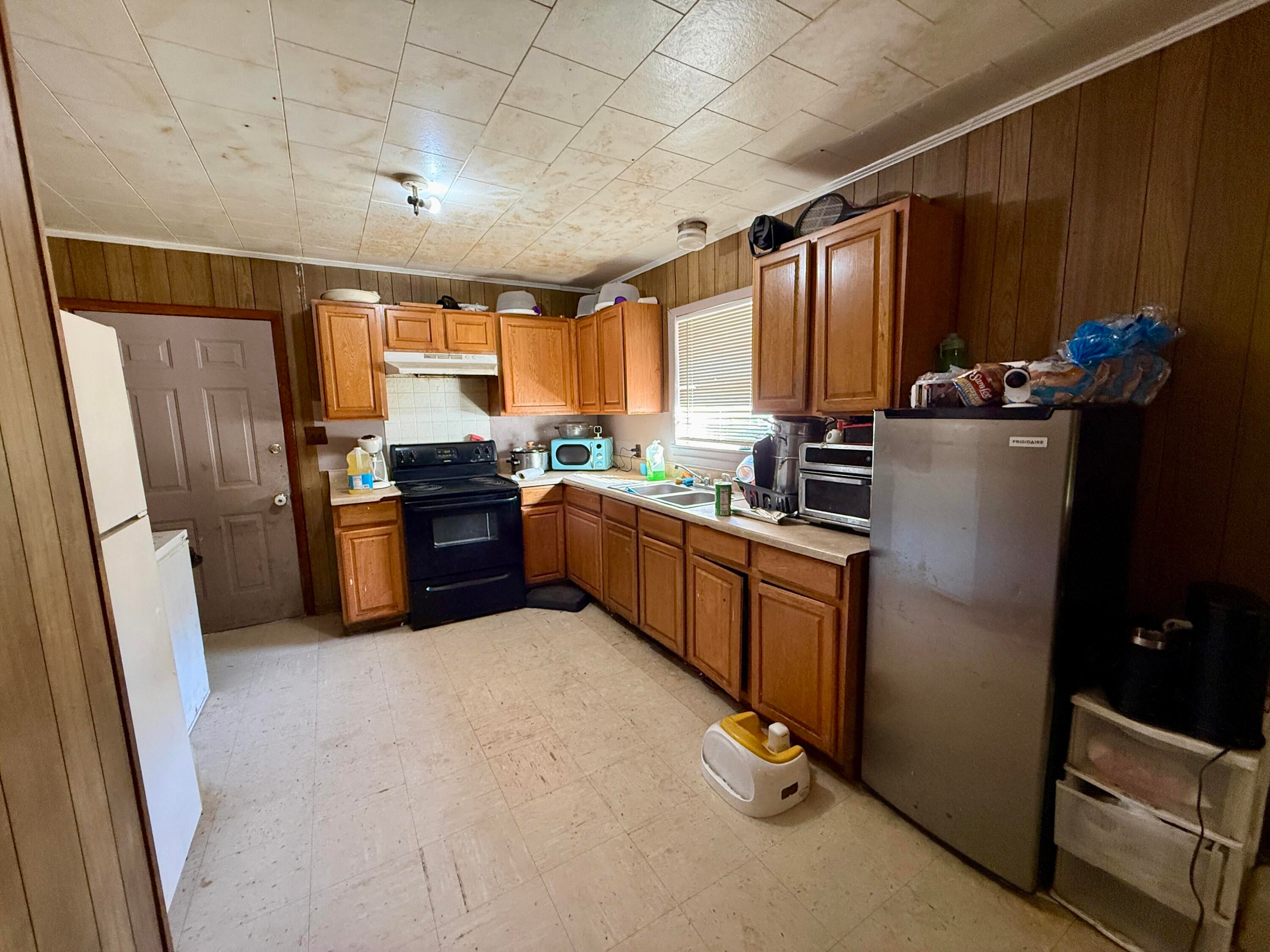 NO RECORDED SUBDIVISION - Residential