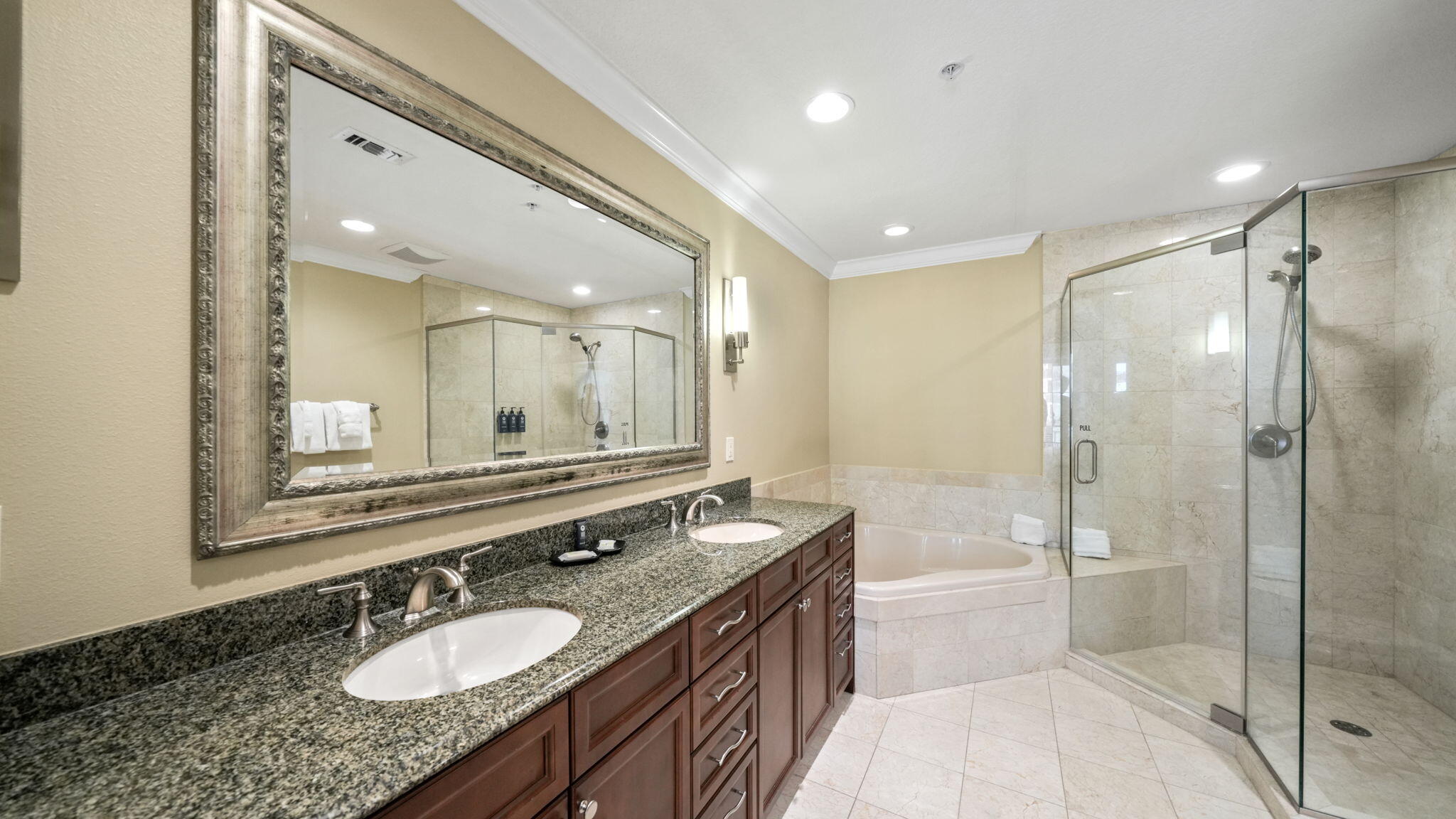 EMERALD GRANDE - Residential