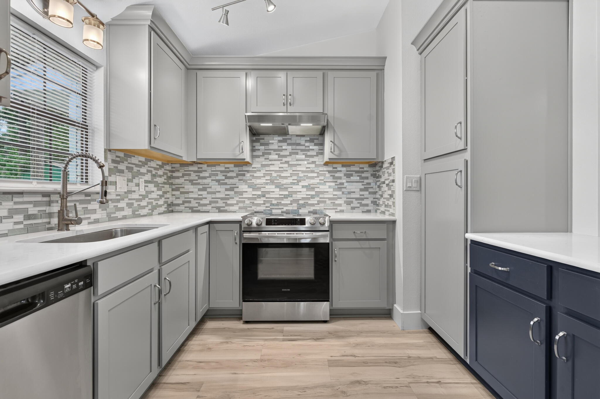 PINE MEADOWS 2ND ADDN - Residential