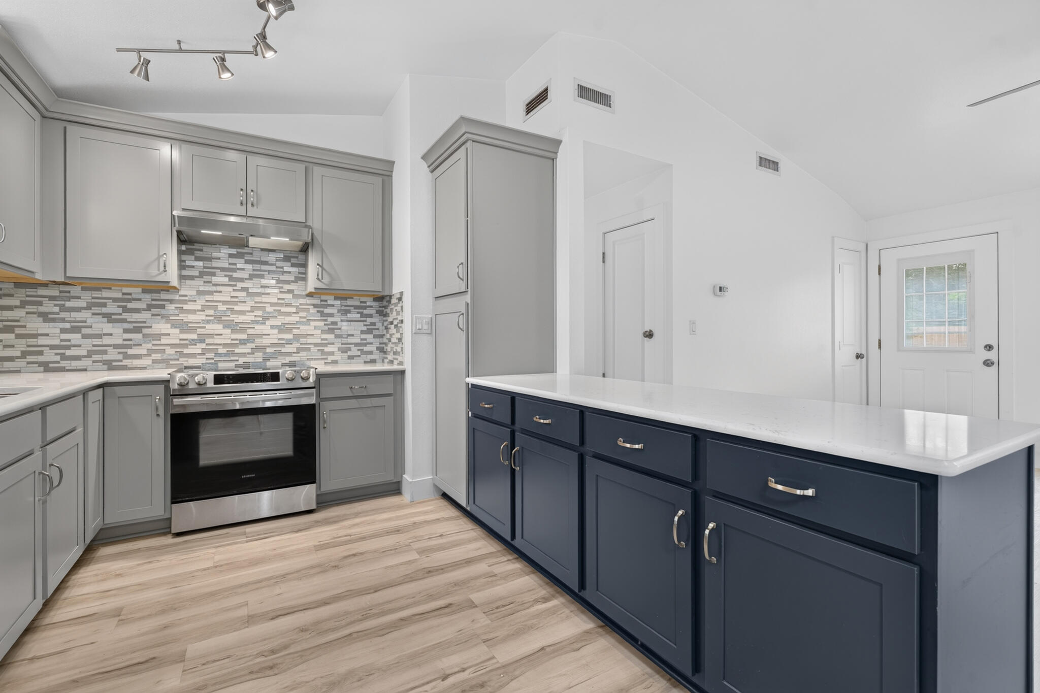 PINE MEADOWS 2ND ADDN - Residential