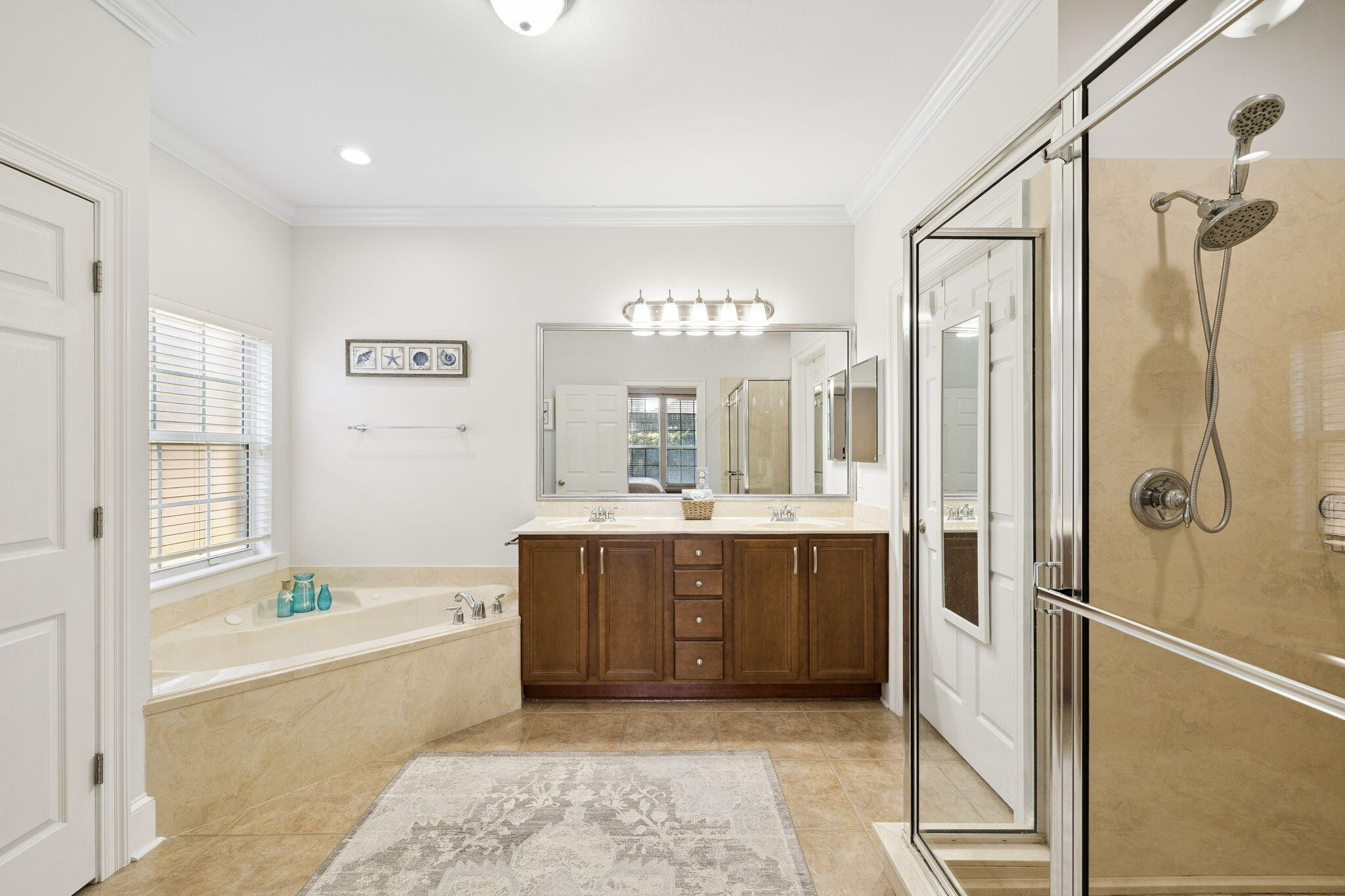 DIAMOND LAKES - Residential