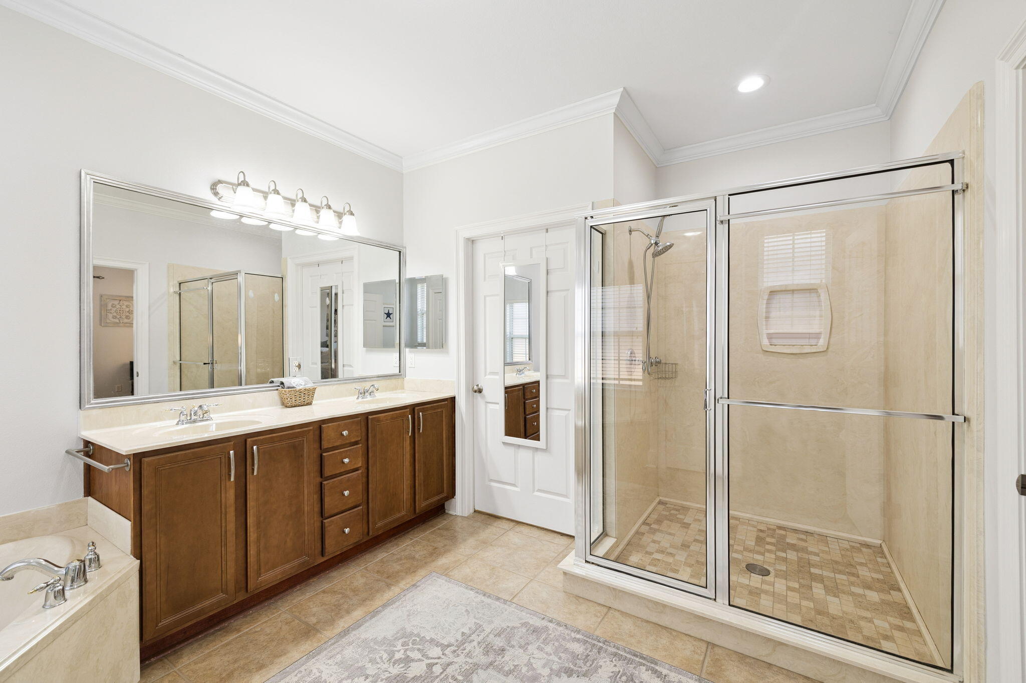 DIAMOND LAKES - Residential