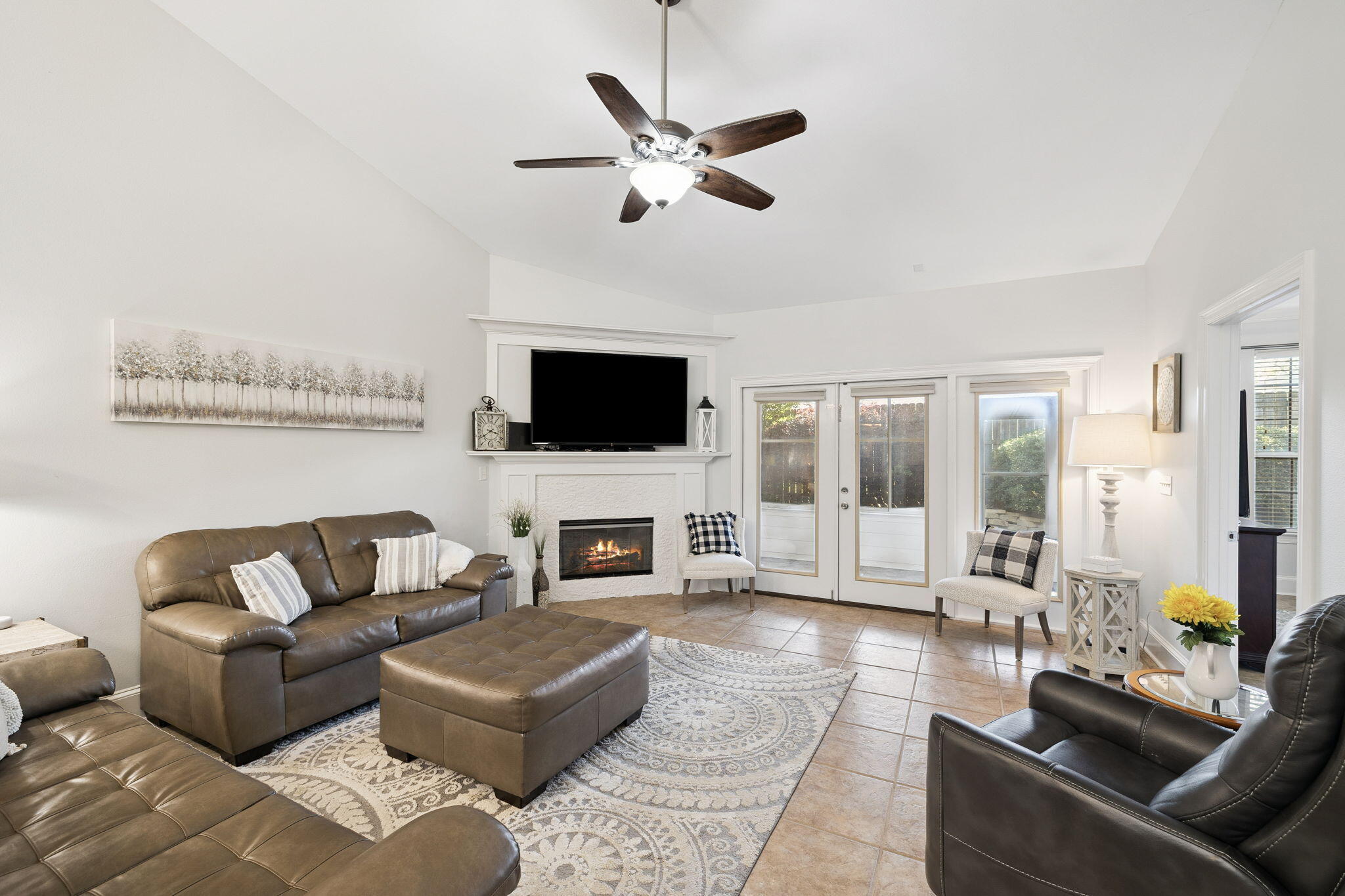DIAMOND LAKES - Residential