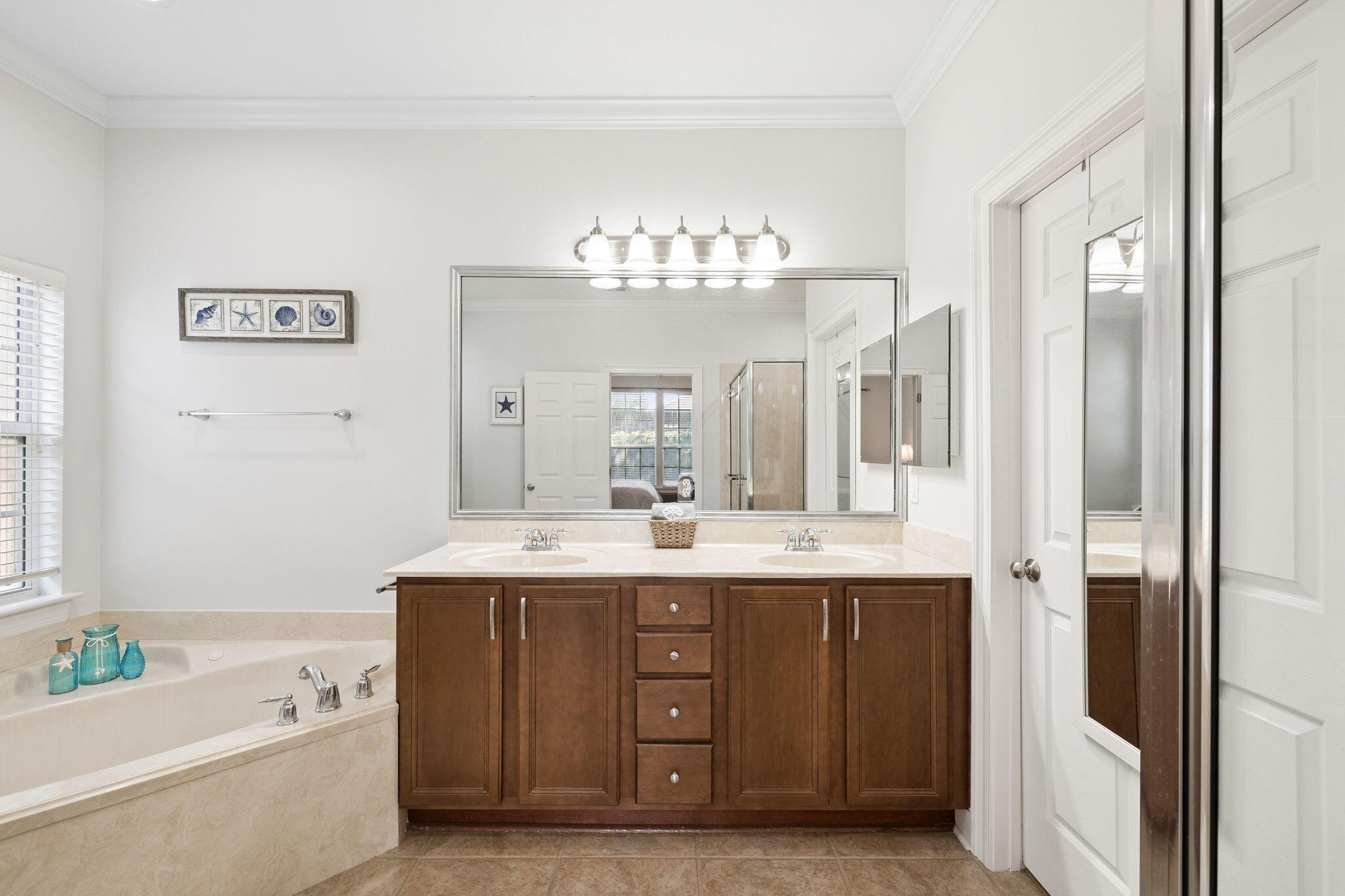 DIAMOND LAKES - Residential