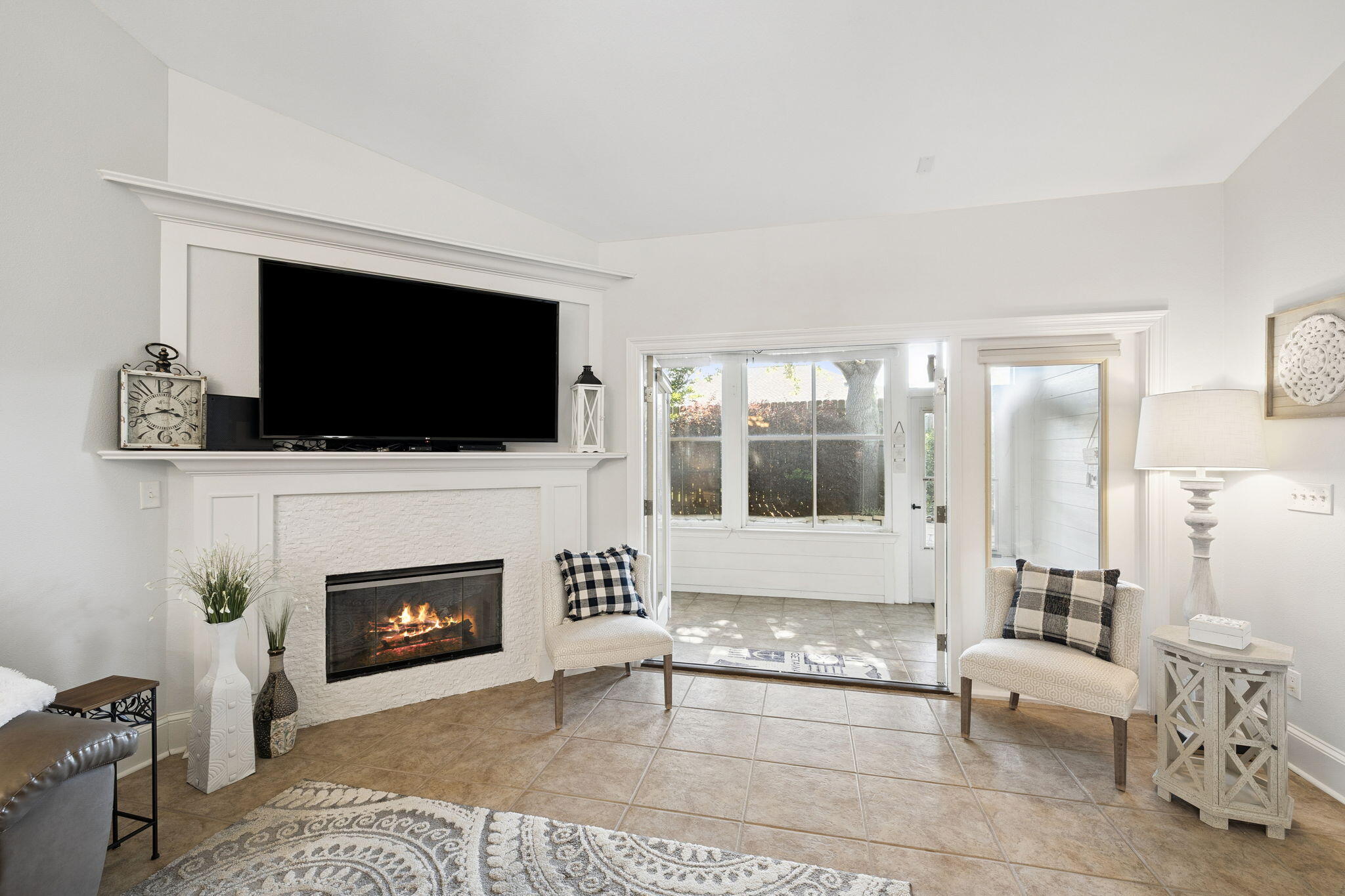 DIAMOND LAKES - Residential