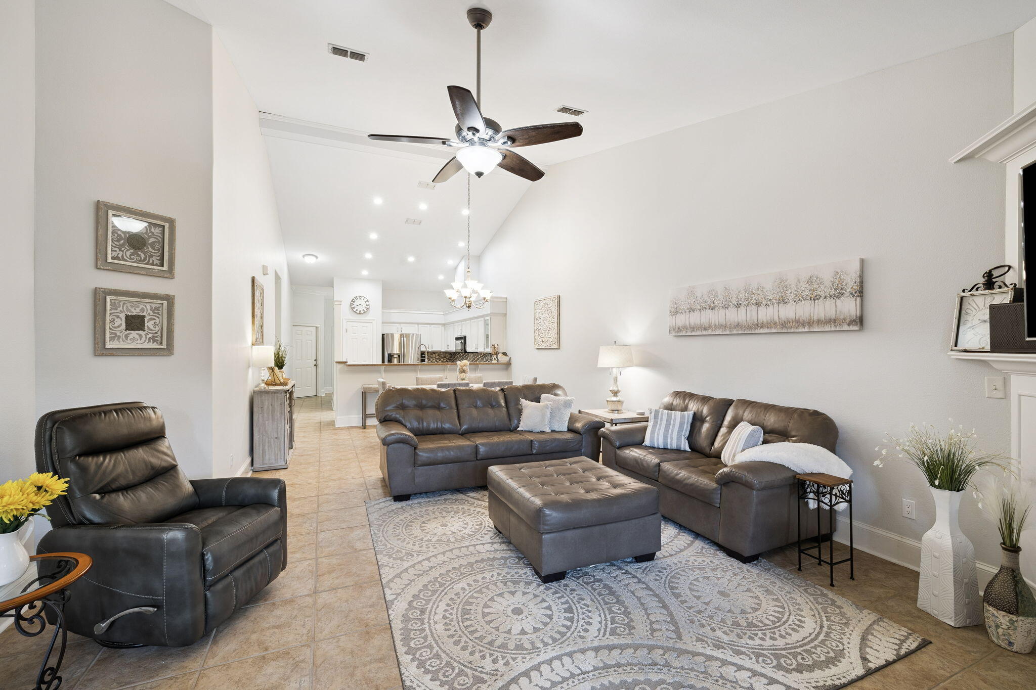 DIAMOND LAKES - Residential