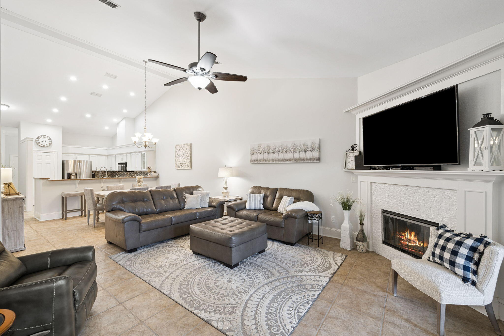 DIAMOND LAKES - Residential