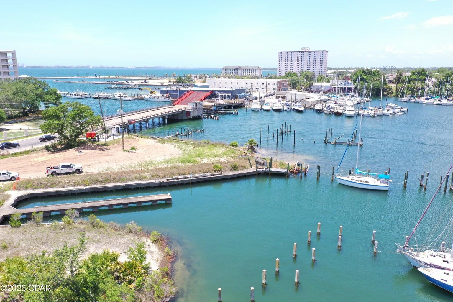Pelican Pass - Land