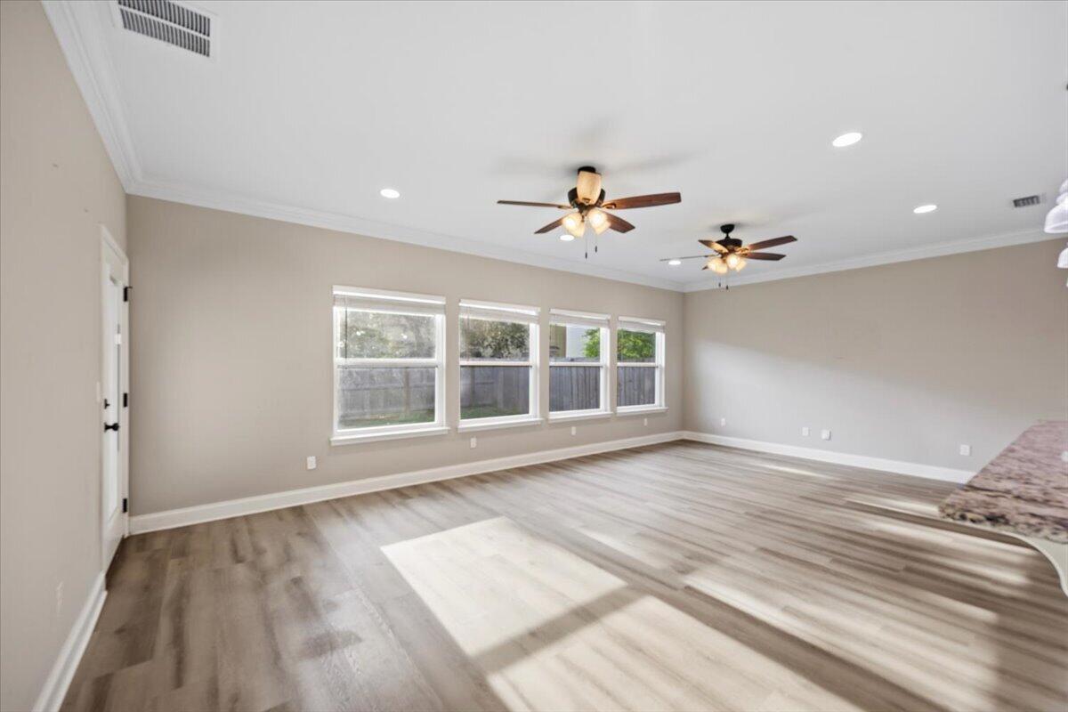 CRESCENT SHORES - Residential