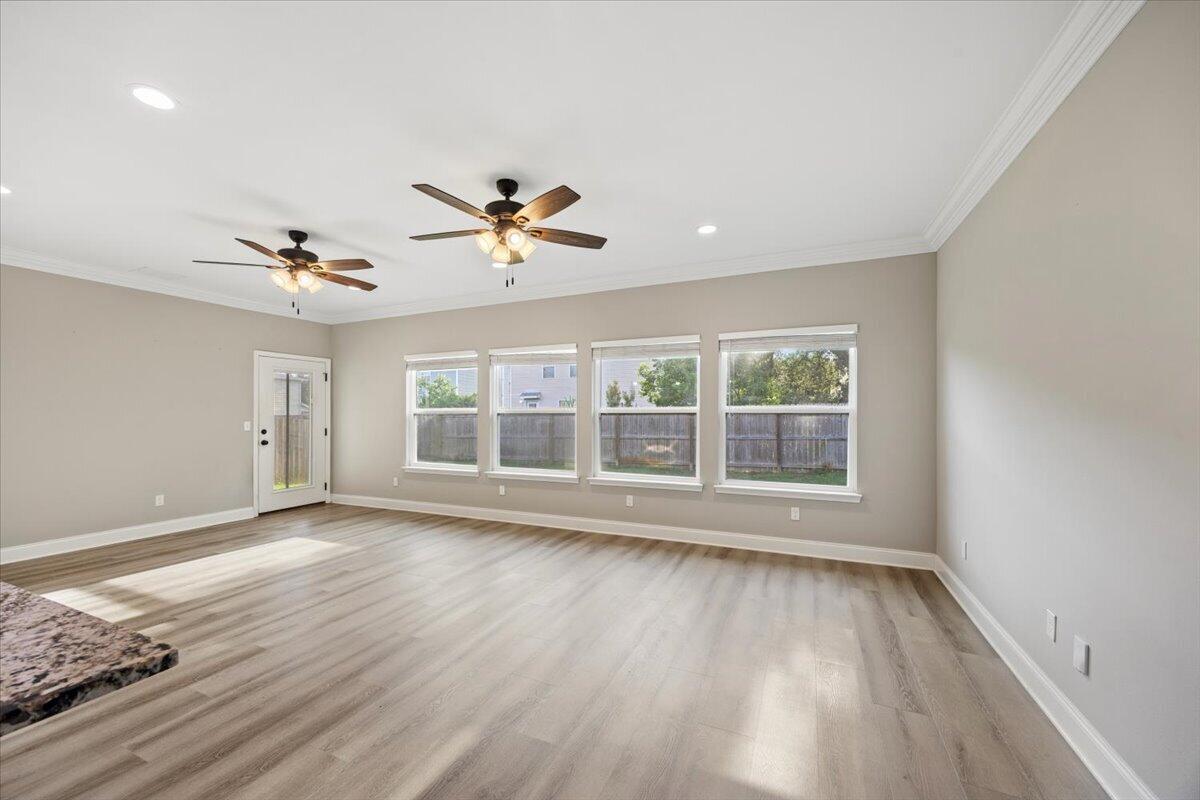 CRESCENT SHORES - Residential