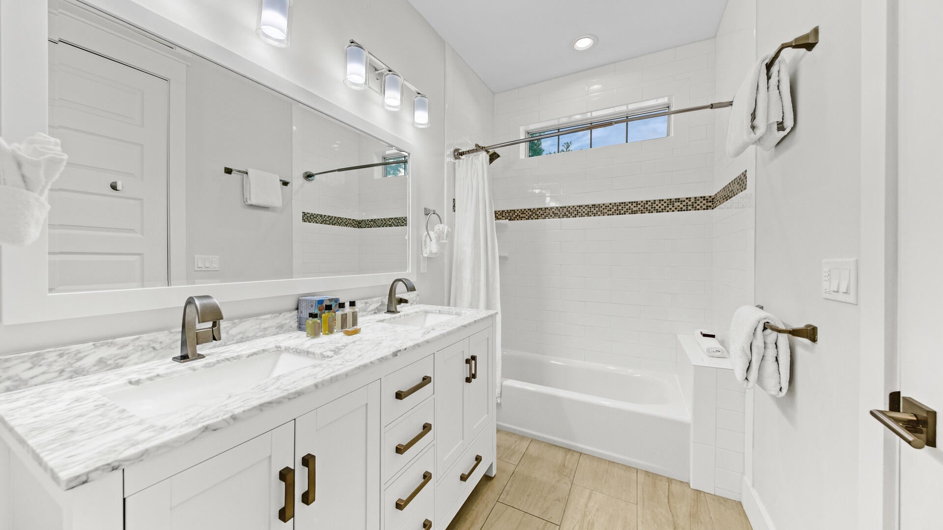 SHADOW PINES - Residential Lease