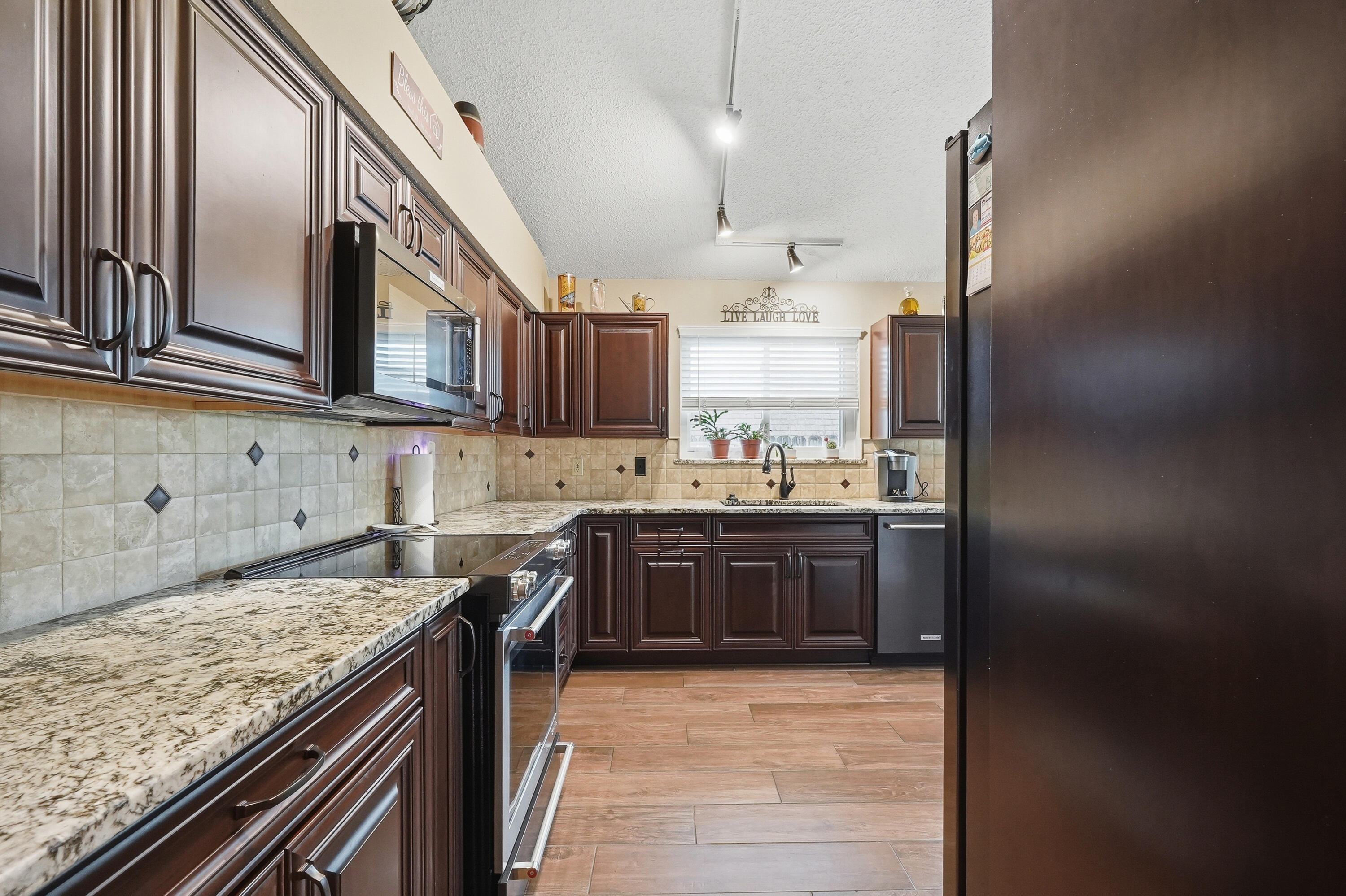 SHALIMAR PLACE - Residential