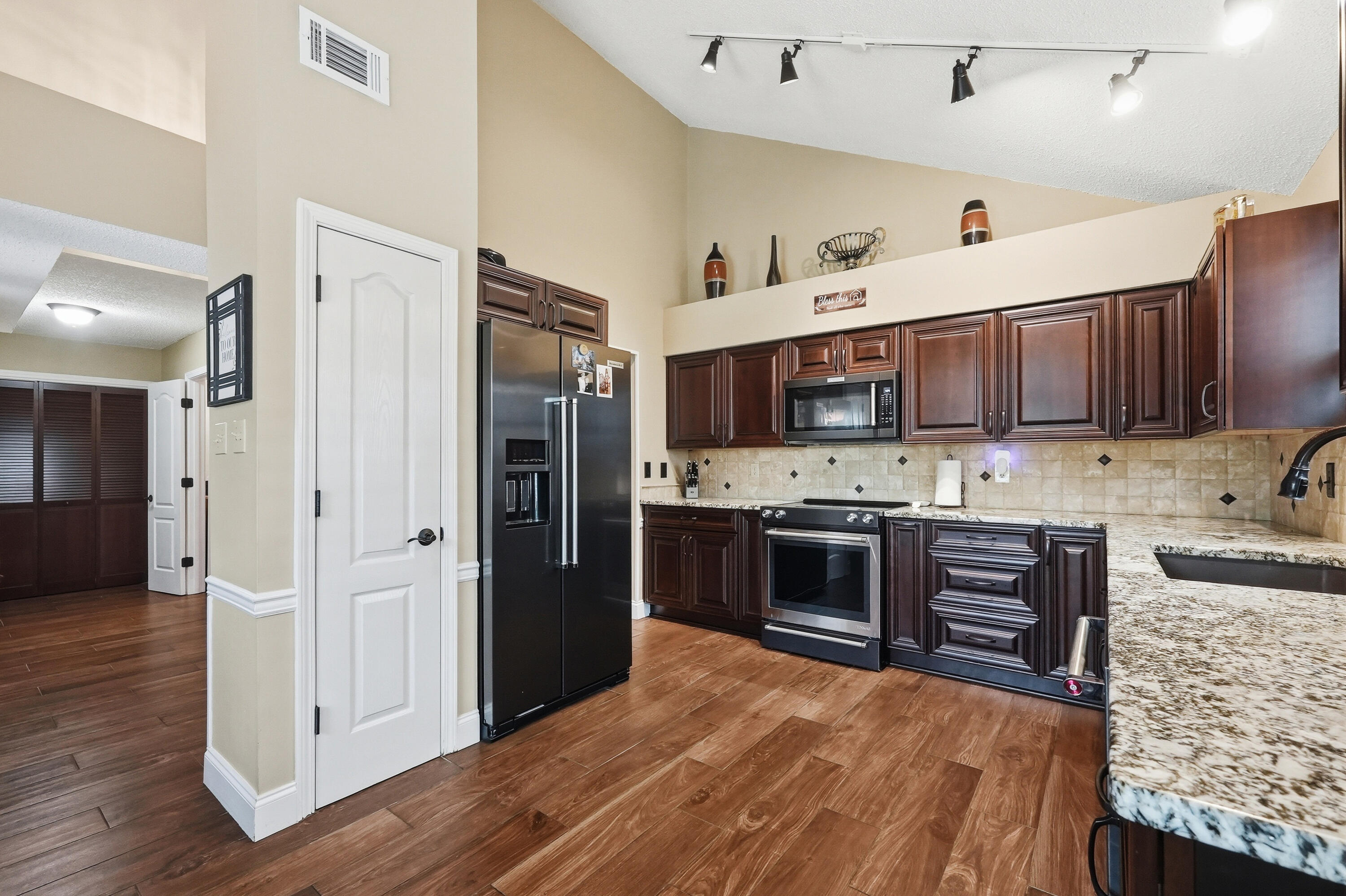 SHALIMAR PLACE - Residential