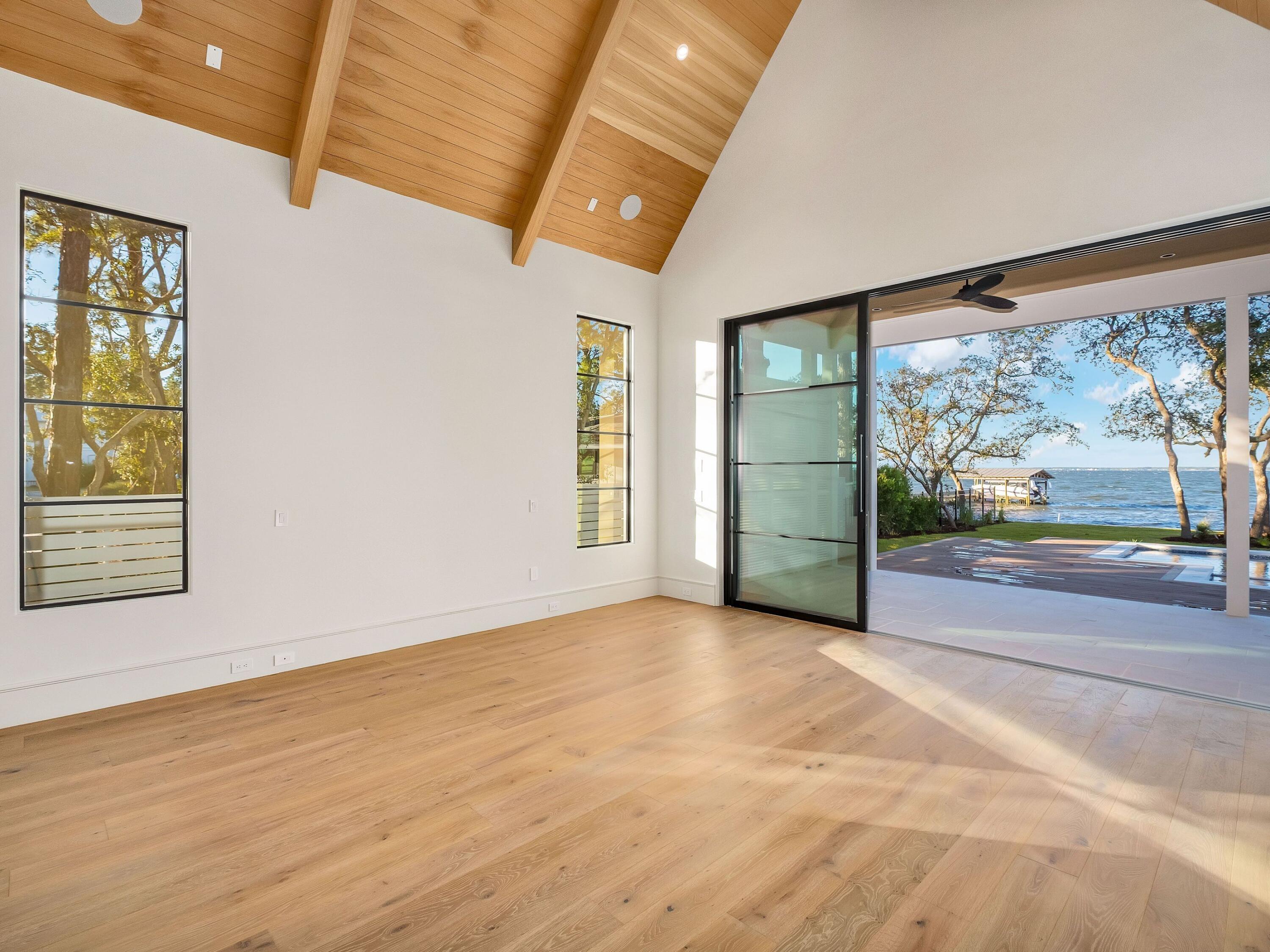 BAY PINES - Residential