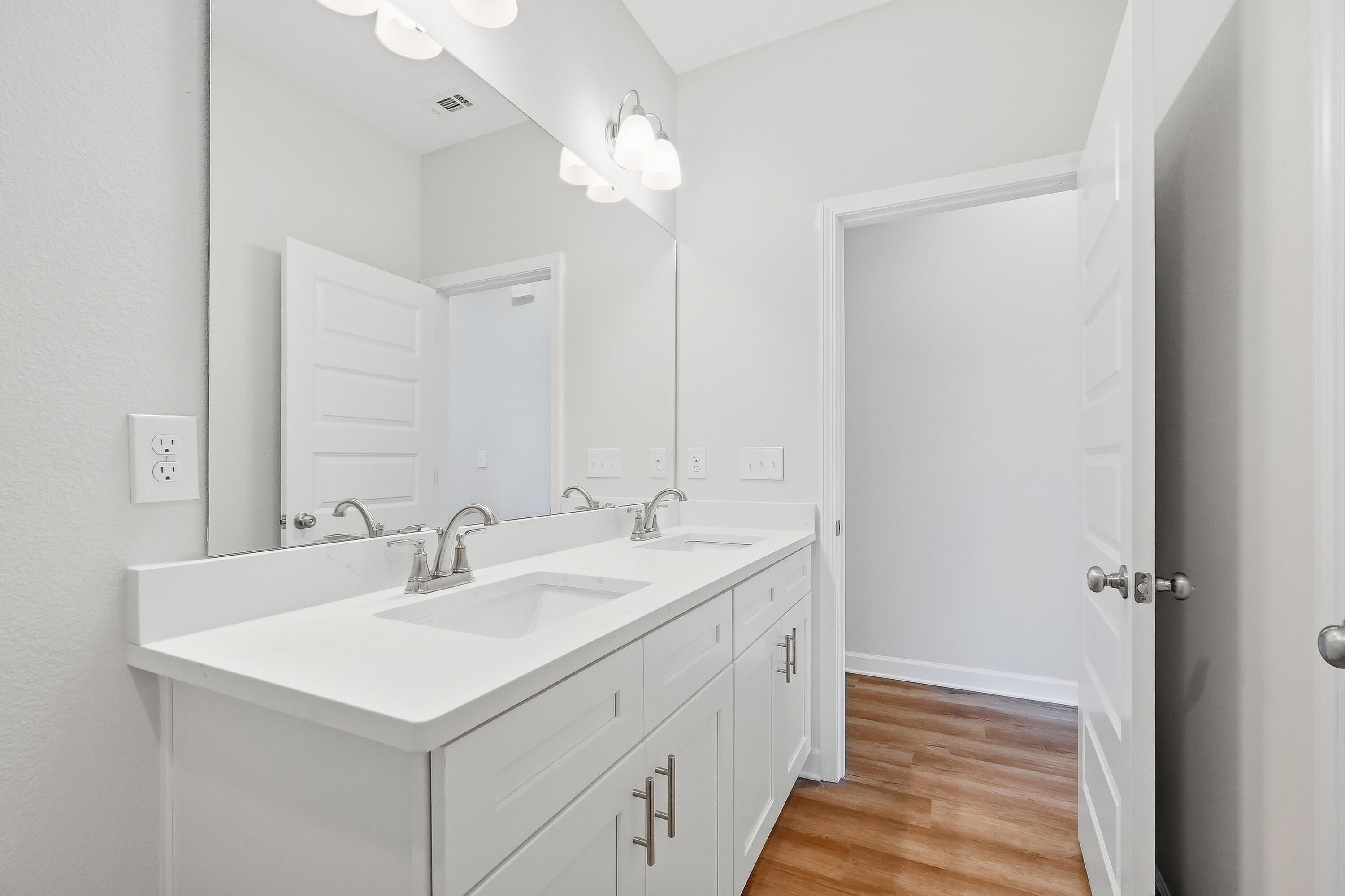 SOUTHERN CHARM - Residential