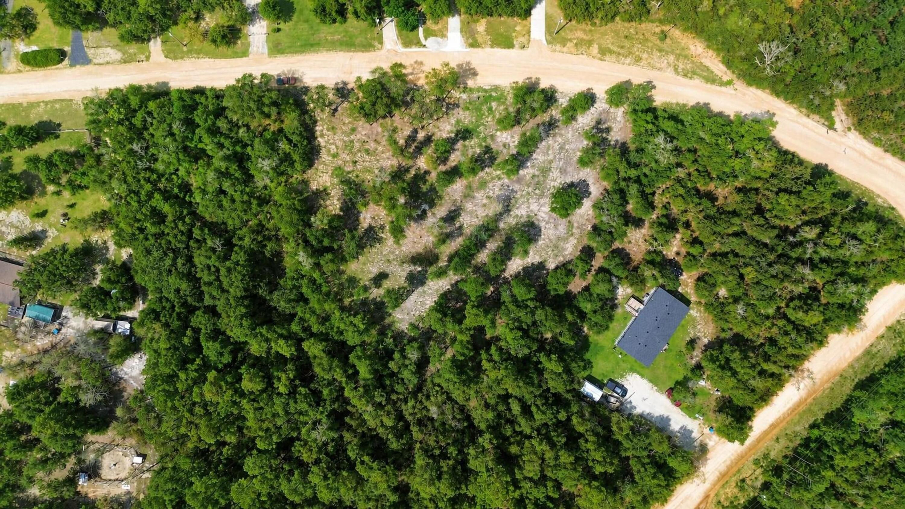 NO RECORDED SUBDIVISION - Land
