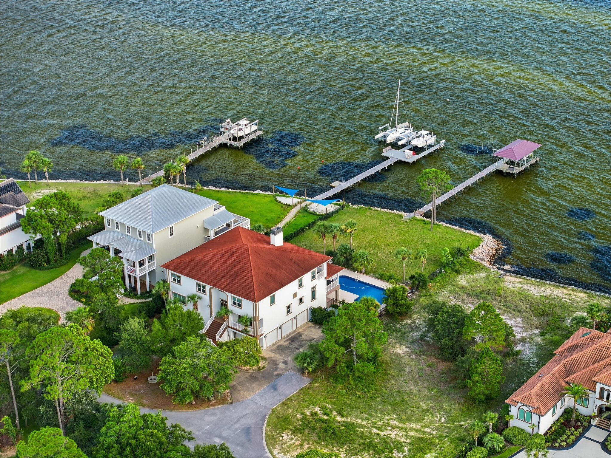 BLACK POINTE - Residential