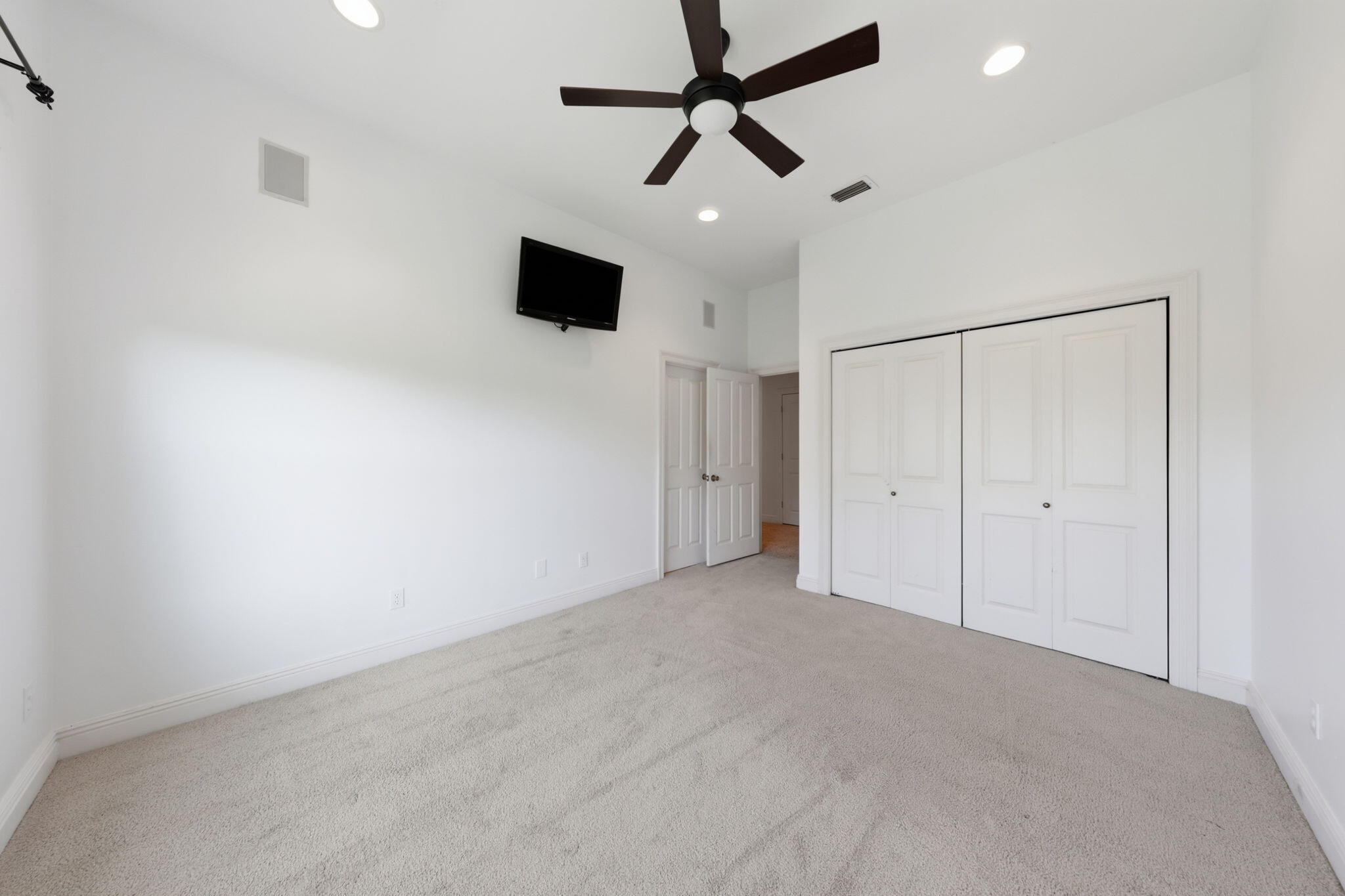 BLACK POINTE - Residential