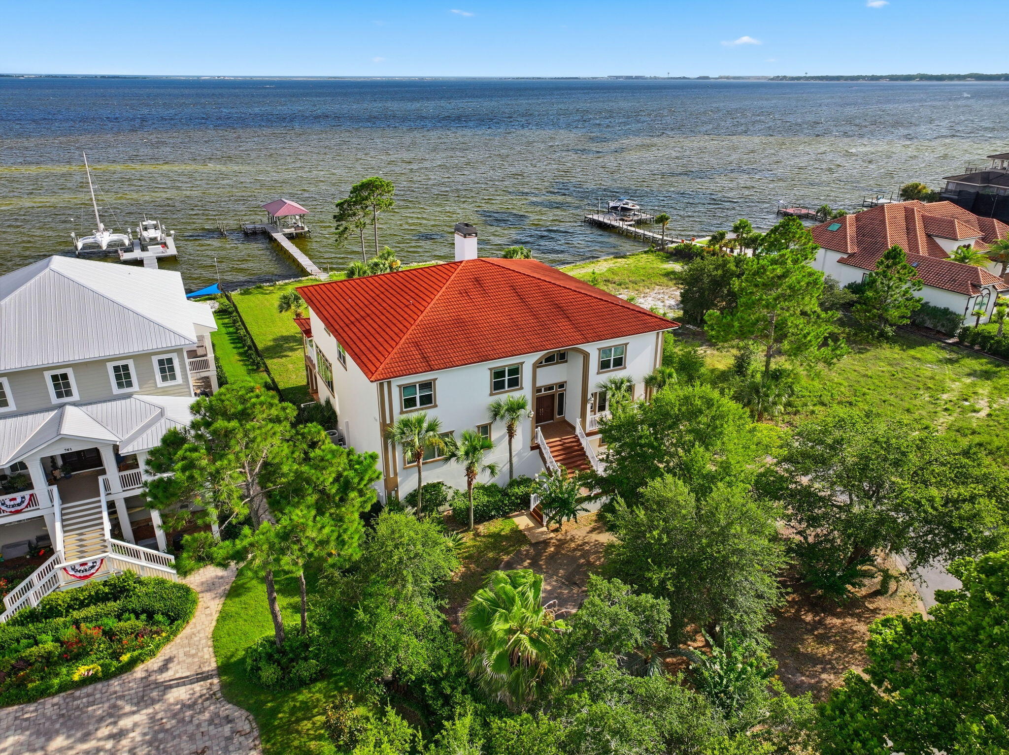 BLACK POINTE - Residential
